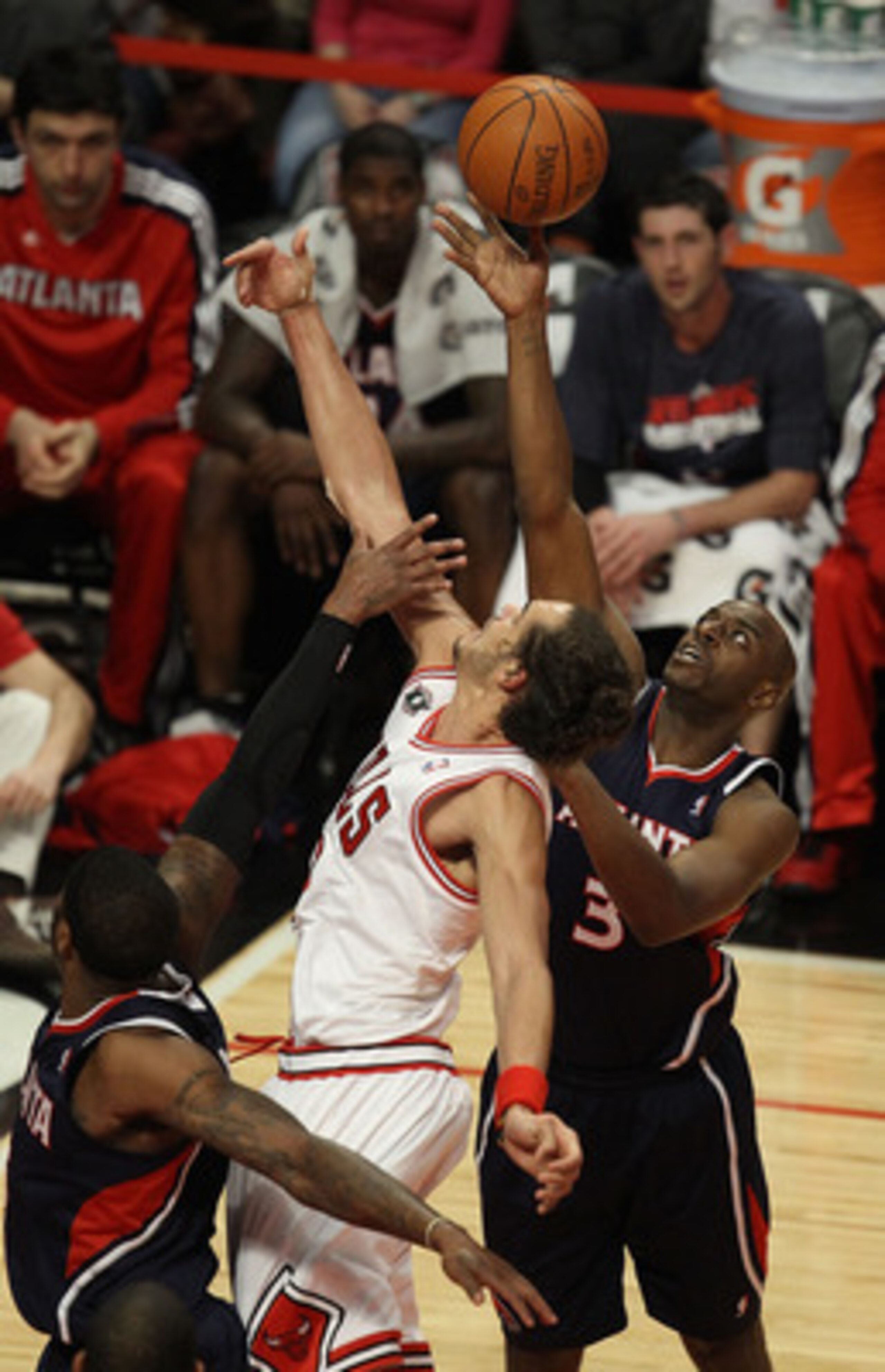 CHICAGO, IL - MARCH 11: Damien Wilkins #3 of the Atlanta Hawks battles for a rebound with Joakim Noah #13 of the Chicago Bulls at the United Center on March 11, 2011 in Chicago, Illinois. The Bulls defeated the Hawks 94-76. NOTE TO USER: User expressly ac CHICAGO, IL - MARCH 11: Damien Wilkins #3 of the Atlanta Hawks battles for a rebound with Joakim Noah #13 of the Chicago Bulls at the United Center on March 11, 2011 in Chicago, Illinois. The Bulls defeated the Hawks 94-76. NOTE TO USER: User expressly ac