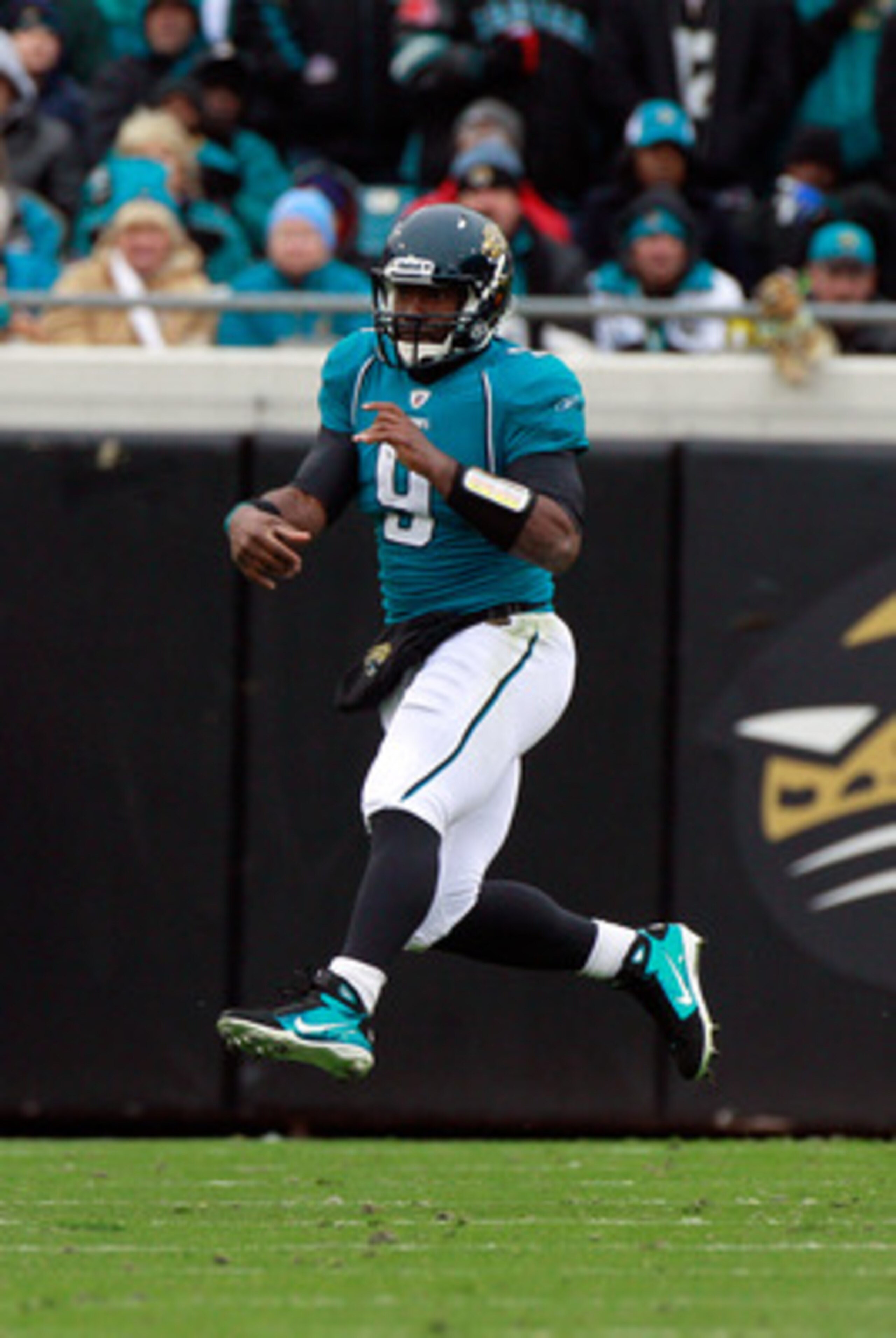 JACKSONVILLE, FL - DECEMBER 26:  Quarterback David Garrard #9 of the Jacksonville Jaguars attempts a pass during the game against the Washington Redskins at EverBank Field on December 26, 2010 in Jacksonville, Florida.  (Photo by Sam Greenwood/Getty Image