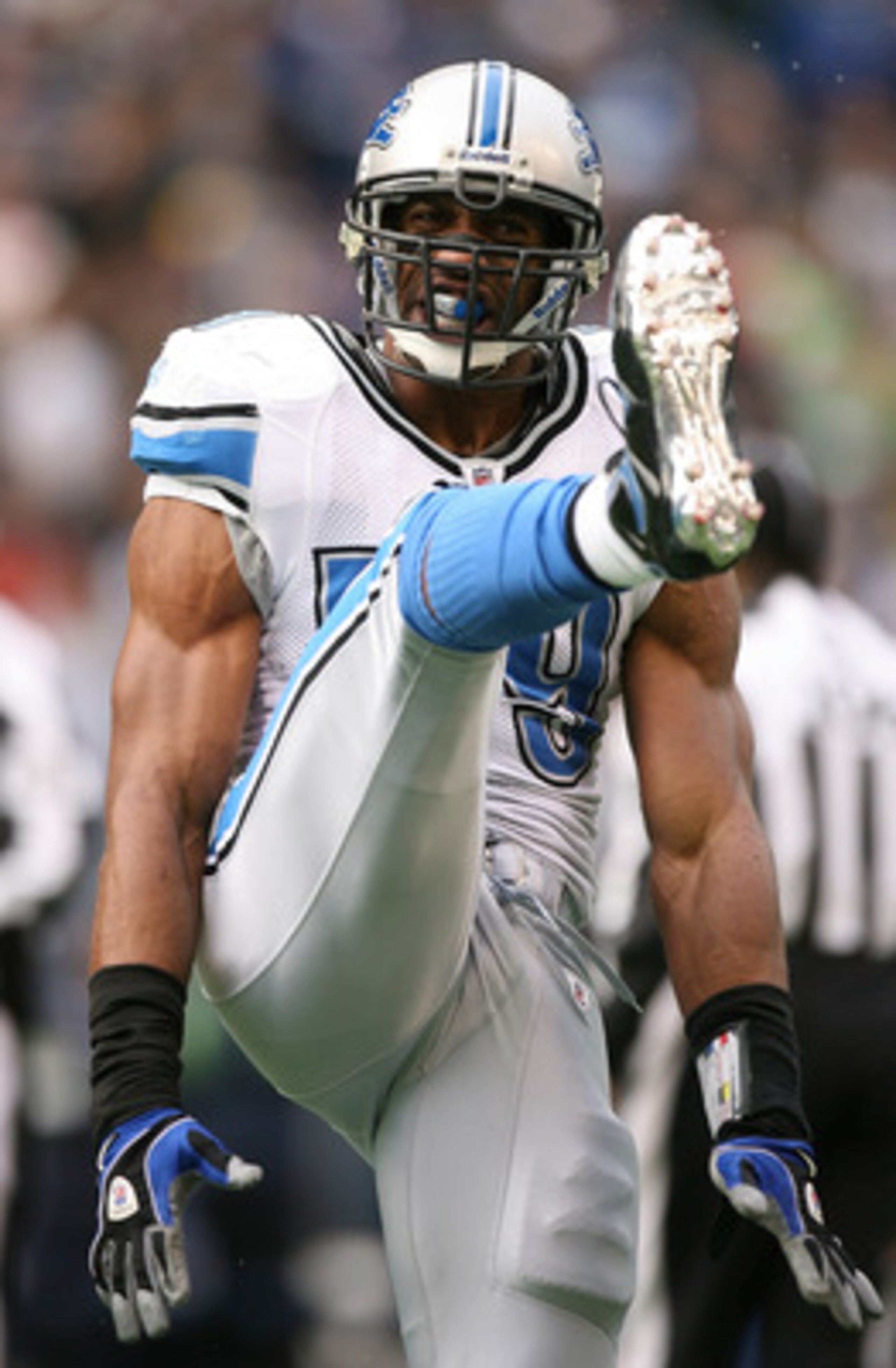 SEATTLE - NOVEMBER 08:  Linebacker Julian Peterson #59 of the Detroit Lions celebrates after the Lions held the Seattle Seahawks for no gain on fourth down and inches on November 8, 2009 at Qwest Field in Seattle, Washington. The Seahawks defeated the Lio