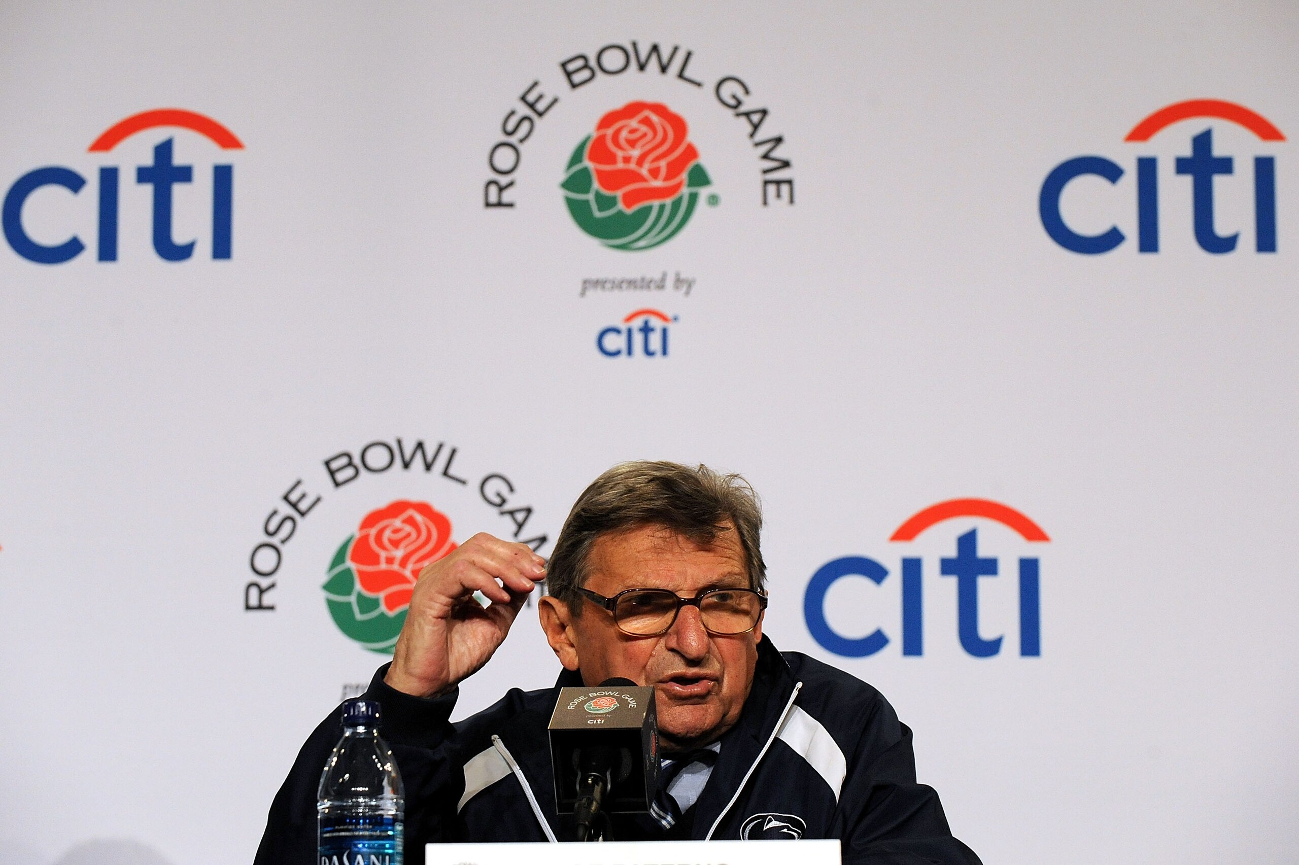 PASADENA, CA - JANUARY 01:  Head coach Joe Paterno of the Penn State Nittany Lions addresses the media after their defeat against the USC Trojans at the 95th Rose Bowl Game presented by Citi on January 1, 2009 at the Rose Bowl in Pasadena, California.  (P