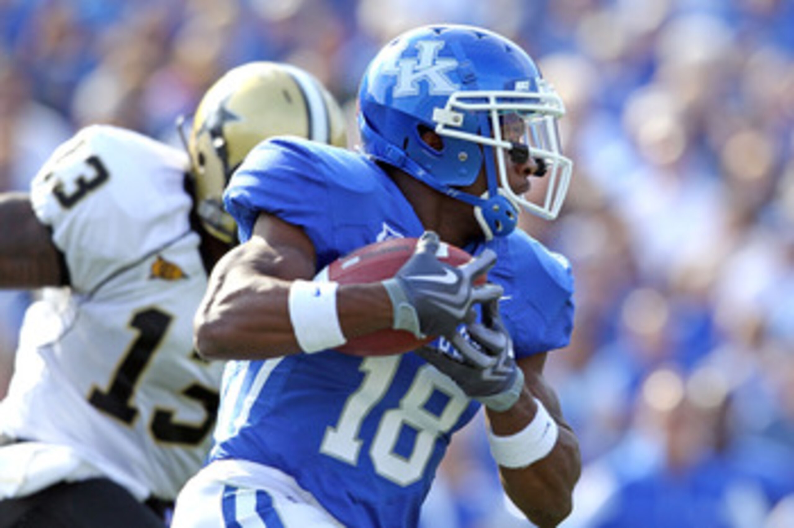 LEXINGTON, KY - NOVEMBER 13:  Randall Cobb #18 of the Kentucky Wildcats runs with the ball during the game against the Vanderbilt Commodores at Commonwealth Stadium on November 13, 2010 in Lexington, Kentucky. Kentucky won 38-20.  (Photo by Andy Lyons/Get