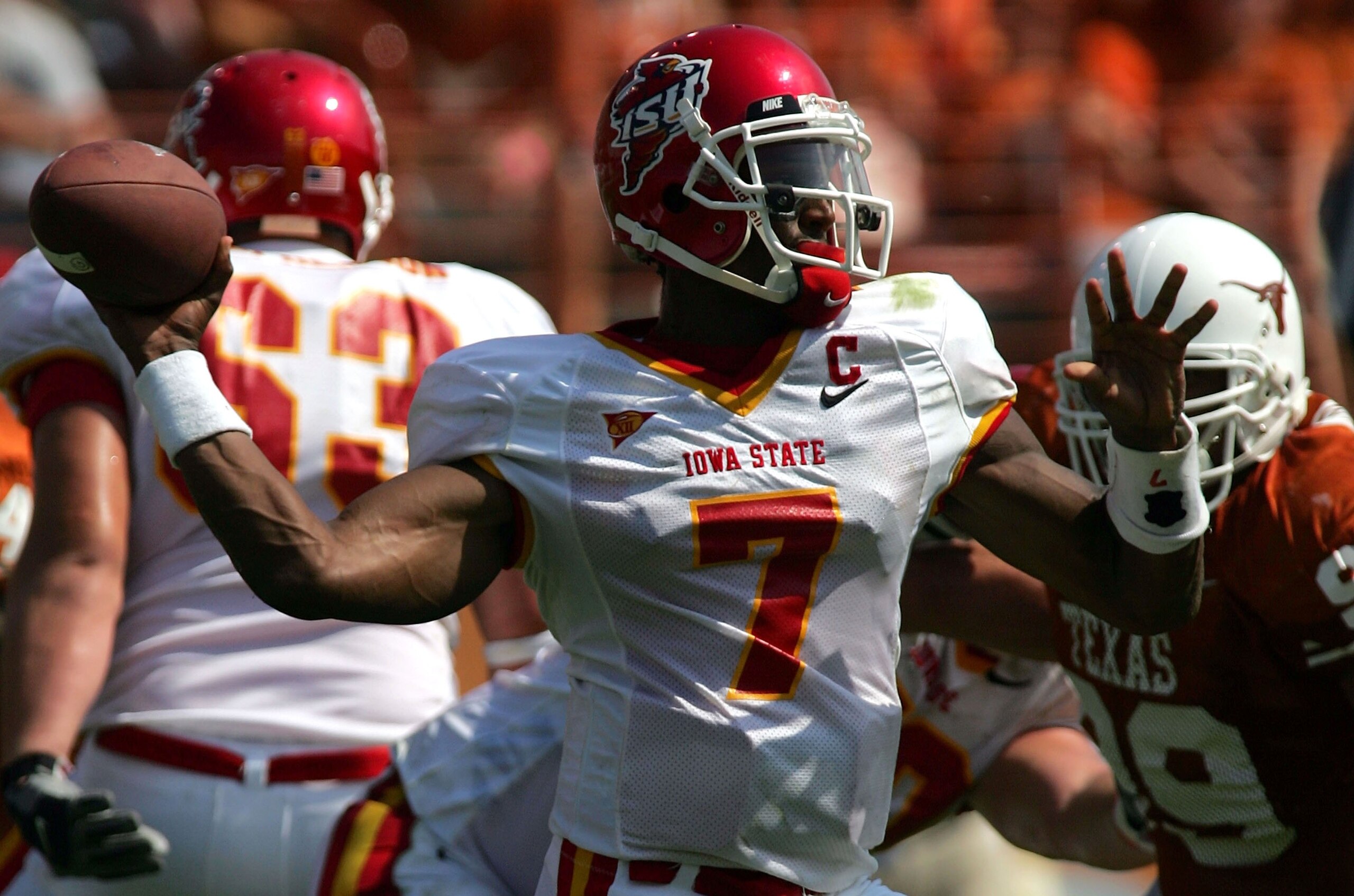 AUSTIN, TX - SEPTEMBER 23:  Quarterback Bret Meyer #7 of the Iowa State Cyclones drops back to pass against the Texas Longhorns on September 23, 2006 at Texas Memorial Stadium in Austin, Texas.  (Photo by Ronald Martinez/Getty Images)