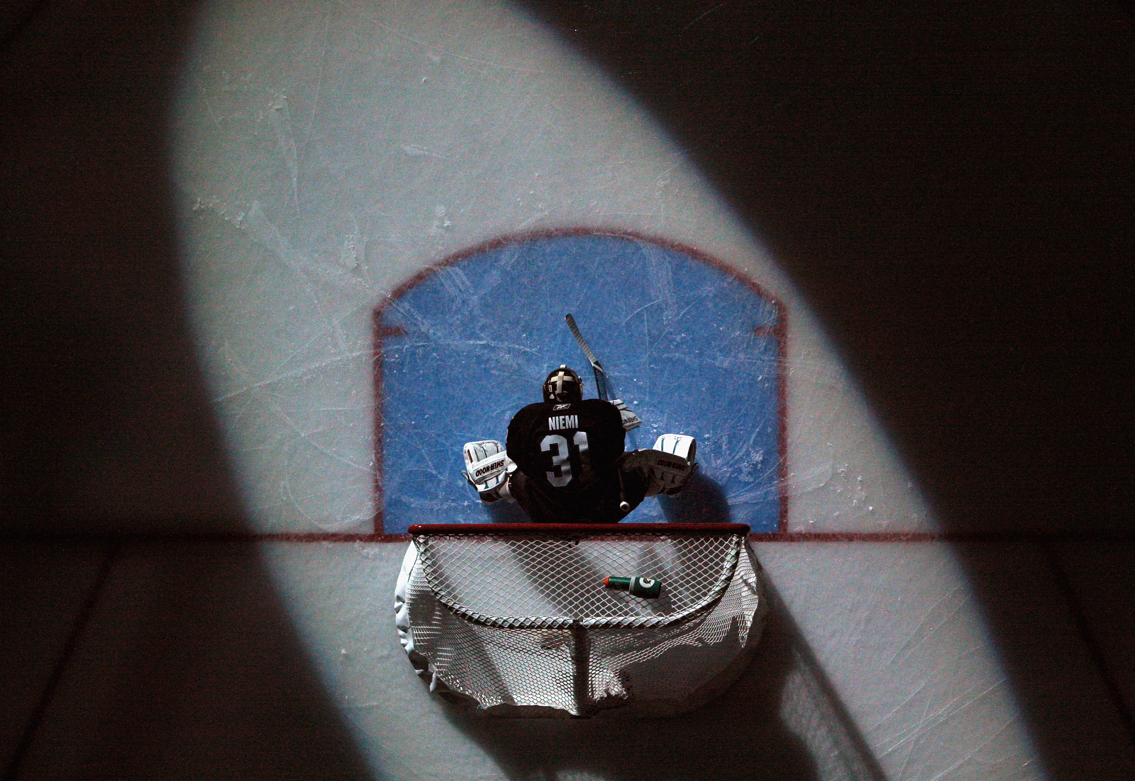 SAN JOSE, CA - MAY 01:  Antti Niemi #31 of the San Jose Sharks gets ready for the start of their game against the Detroit Red Wings in Game Two of the Western Conference Semifinals during the 2011 NHL Stanley Cup Playoffs at HP Pavilion on May 1, 2011 in