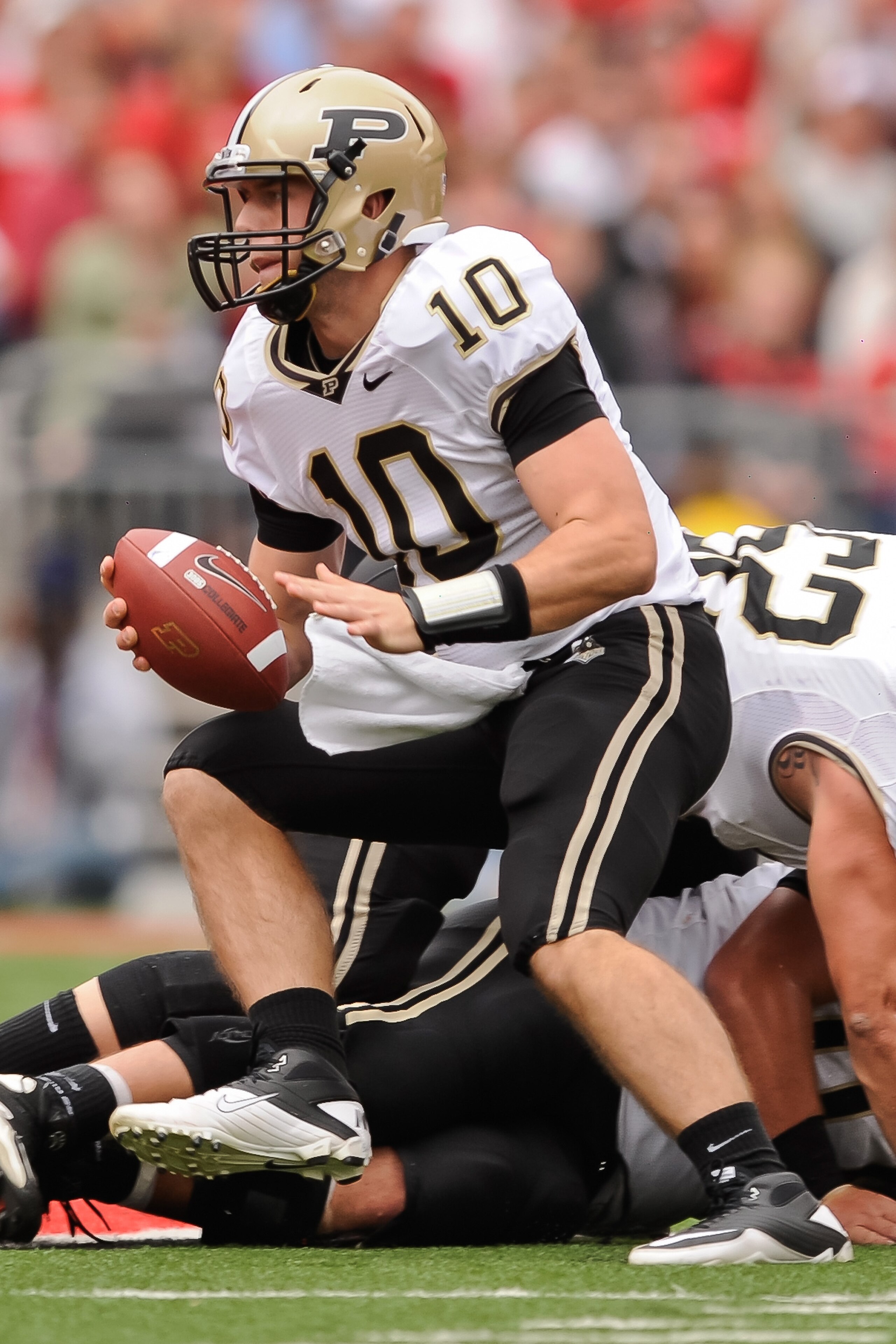 COLUMBUS, OH - OCTOBER 23:  Quarterback Sean Robinson #10 of the Purdue Boilermakers runs with the ball against the Ohio State Buckeyes at Ohio Stadium on October 23, 2010 in Columbus, Ohio.  (Photo by Jamie Sabau/Getty Images)