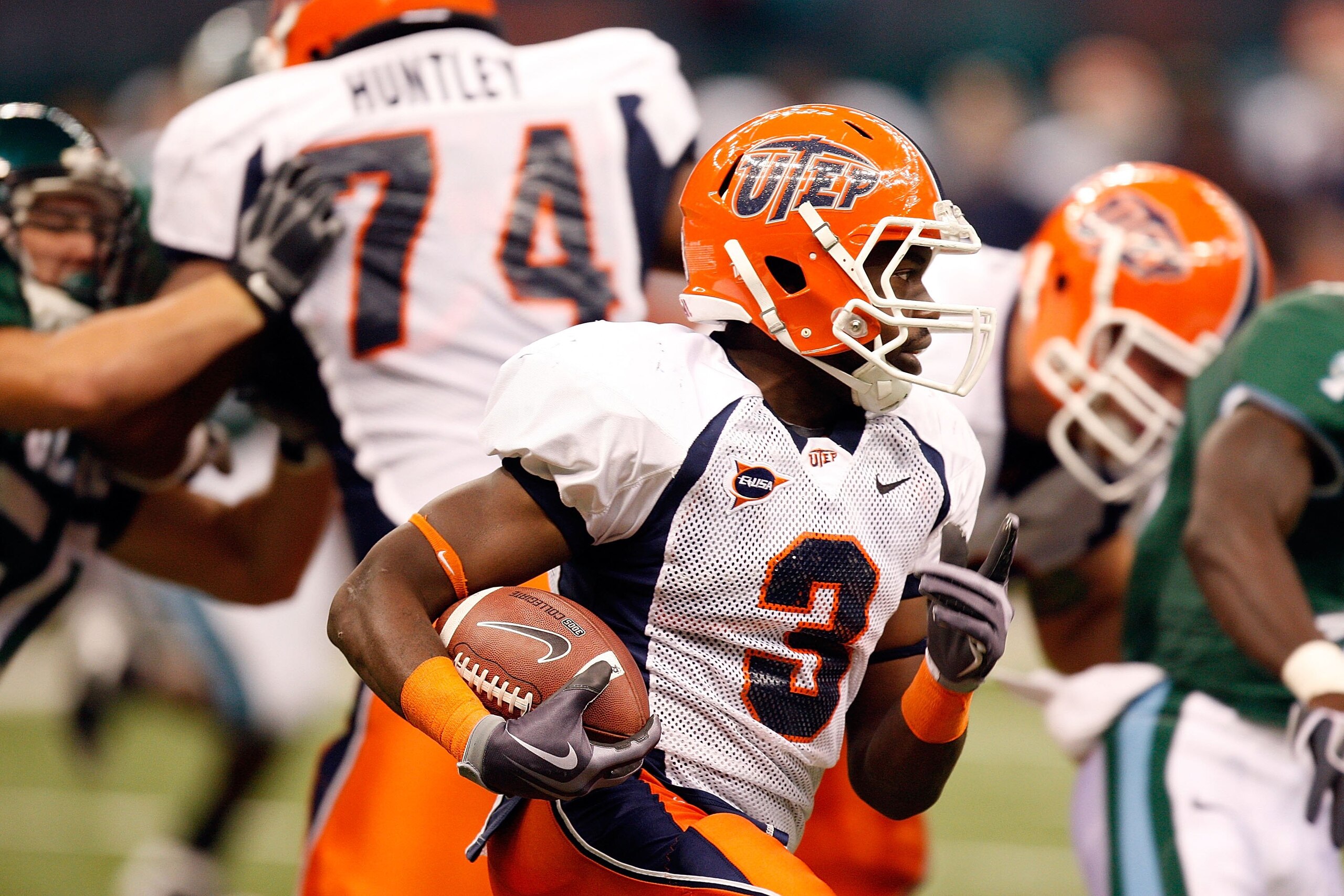 NEW ORLEANS - NOVEMBER 07:  Running back Donald Buckram #3 of the UTEP Miners at Louisana Superdome on November 7, 2009 in New Orleans, Louisiana.  (Photo by Ronald Martinez/Getty Images)