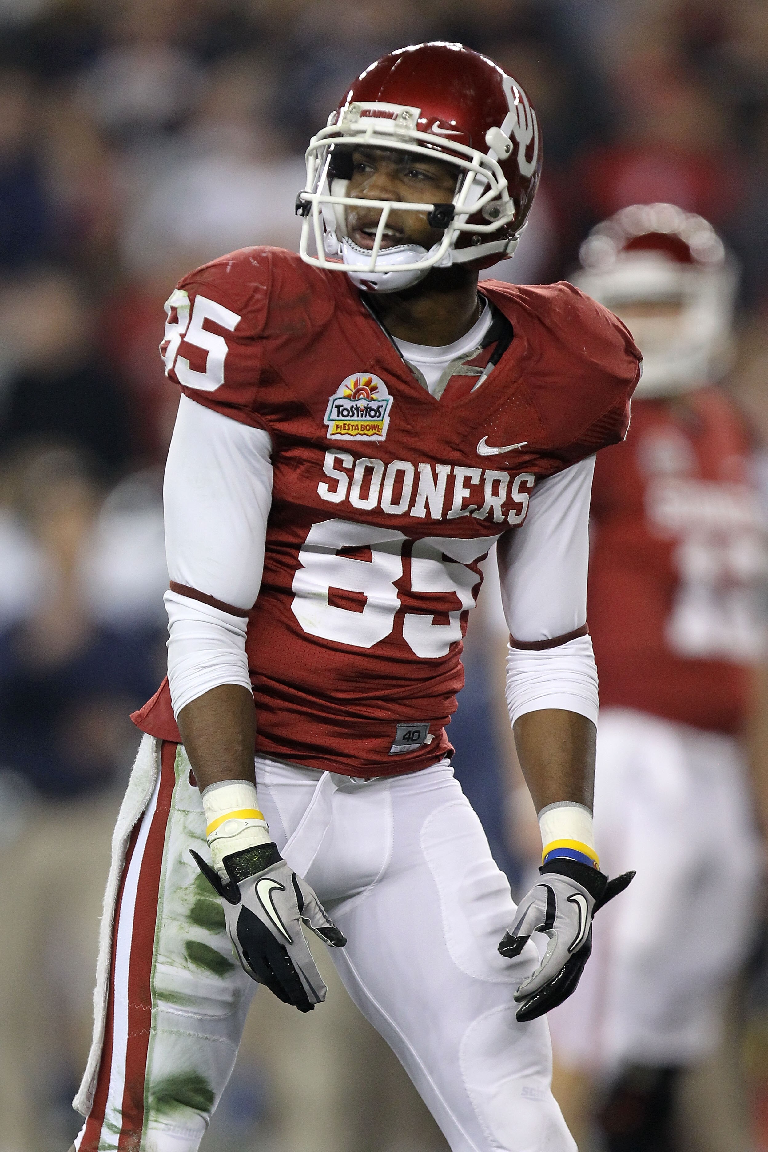 GLENDALE, AZ - JANUARY 01: Ryan Broyles #85 of the Oklahoma Sooners looks on against the Connecticut Huskies during the Tostitos Fiesta Bowl at the Universtity of Phoenix Stadium on January 1, 2011 in Glendale, Arizona. (Photo by Ronald Martinez/Getty I GLENDALE, AZ - JANUARY 01: Ryan Broyles #85 of the Oklahoma Sooners looks on against the Connecticut Huskies during the Tostitos Fiesta Bowl at the Universtity of Phoenix Stadium on January 1, 2011 in Glendale, Arizona. (Photo by Ronald Martinez/Getty I
