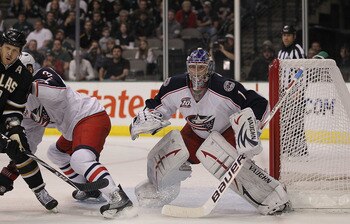 DALLAS, TX - FEBRUARY 13:  Goaltender Steve Mason #1 of the Columbus Blue Jackets at American Airlines Center on February 13, 2011 in Dallas, Texas.  (Photo by Ronald Martinez/Getty Images)
