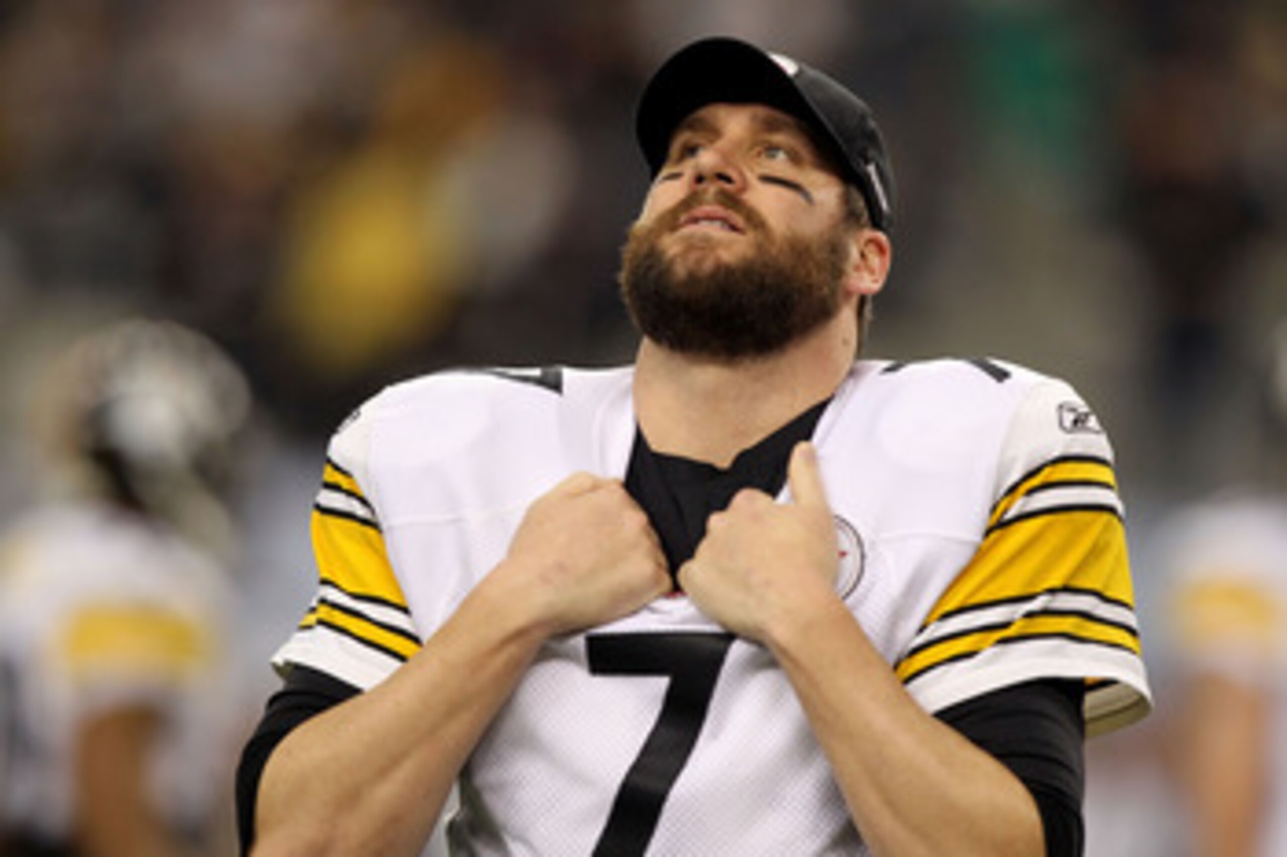 ARLINGTON, TX - FEBRUARY 06:  Quarterback Ben Roethlisberger #7 of the Pittsburgh Steelers looks on against the Green Bay Packers during Super Bowl XLV at Cowboys Stadium on February 6, 2011 in Arlington, Texas.  (Photo by Al Bello/Getty Images)