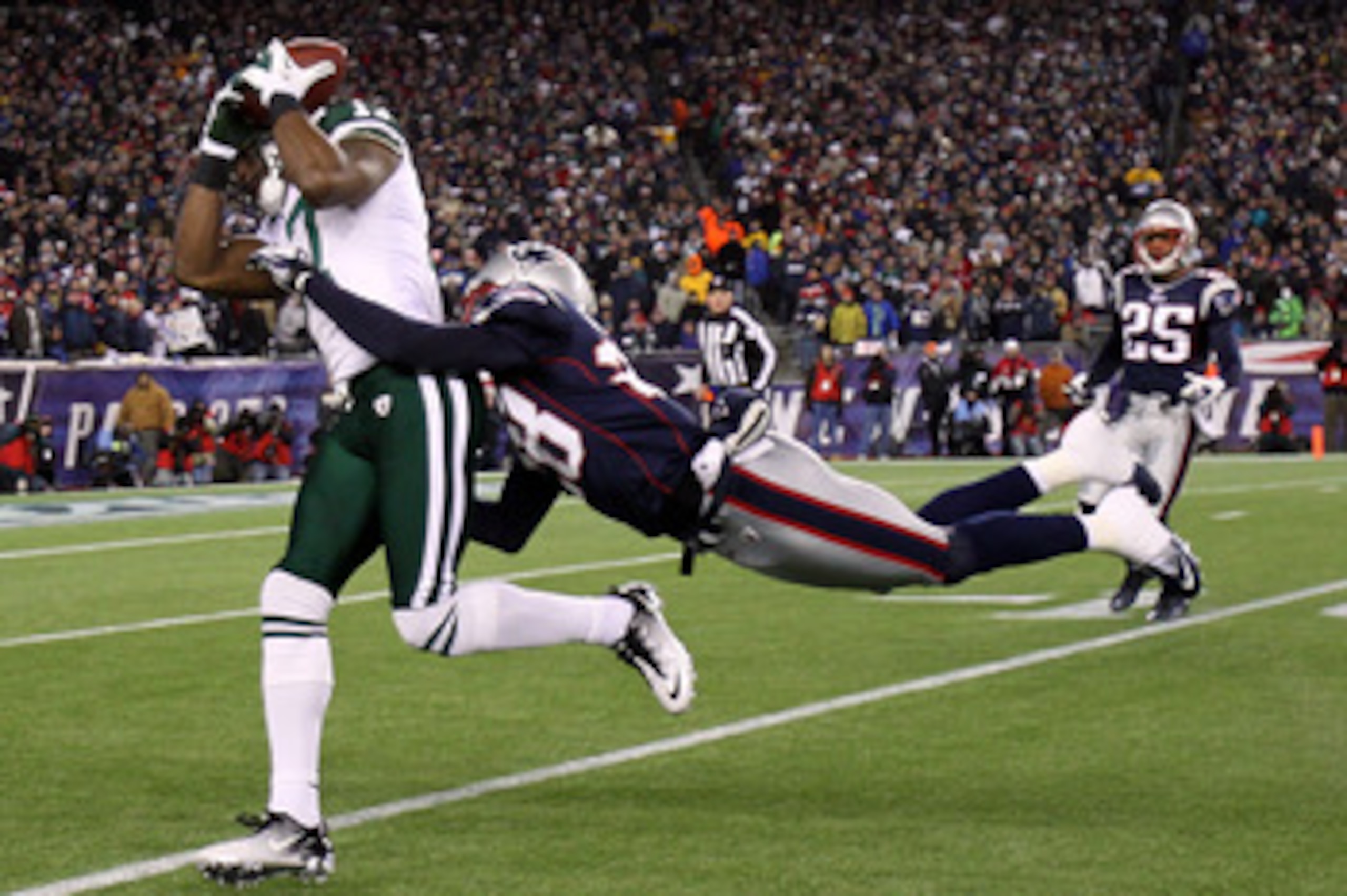 FOXBORO, MA - JANUARY 16:  Braylon Edwards #17 of the New York Jets catches a pass over Darius Butler #28 of the New England Patriots during their 2011 AFC divisional playoff game at Gillette Stadium on January 16, 2011 in Foxboro, Massachusetts.  (Photo