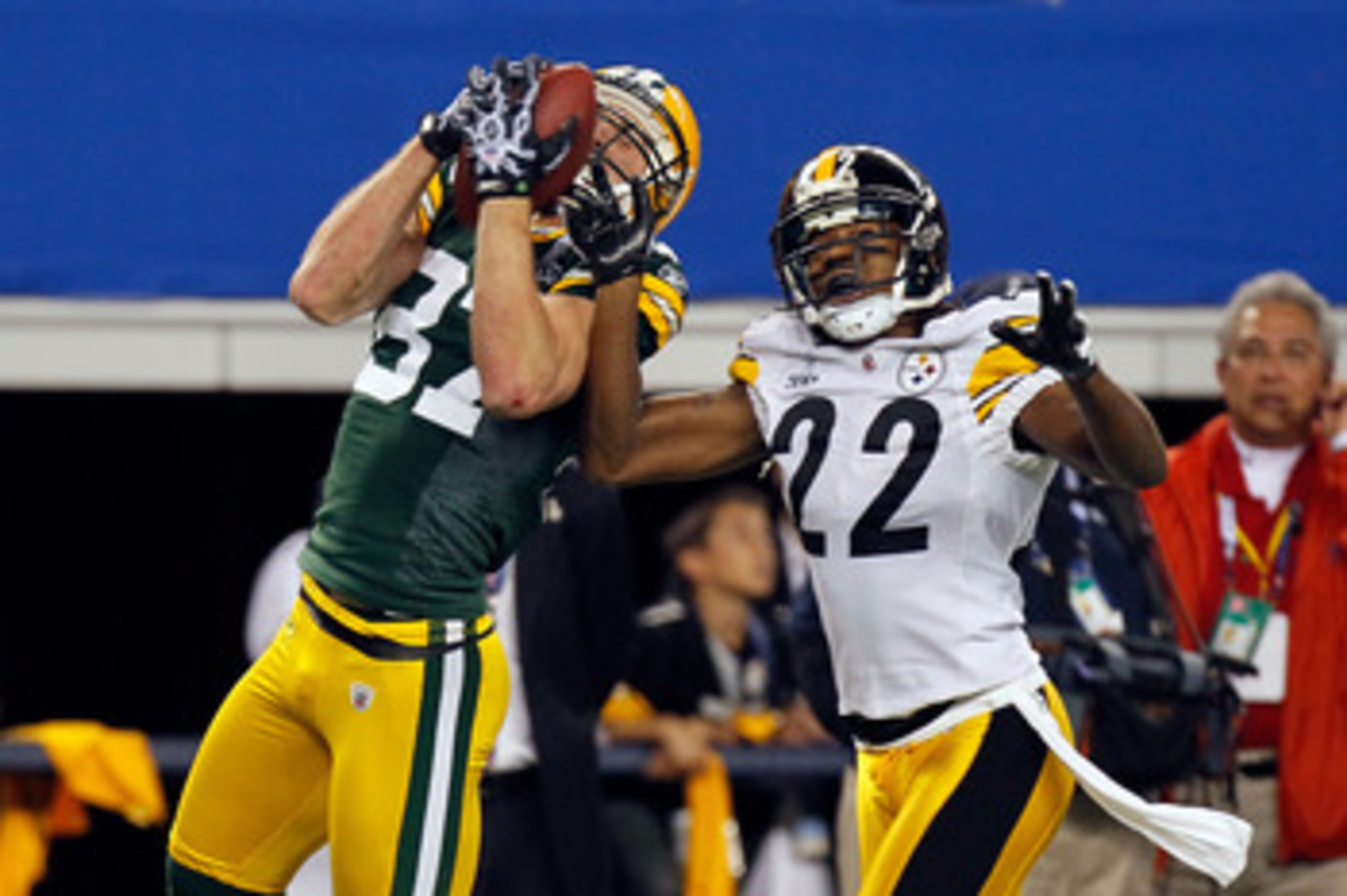 ARLINGTON, TX - FEBRUARY 06: Jordy Nelson #87 of the Green Bay Packers catches a 29 yard touchdown pass against William Gay #22 of the Pittsburgh Steelers during Super Bowl XLV at Cowboys Stadium on February 6, 2011 in Arlington, Texas.  (Photo by Kevin C