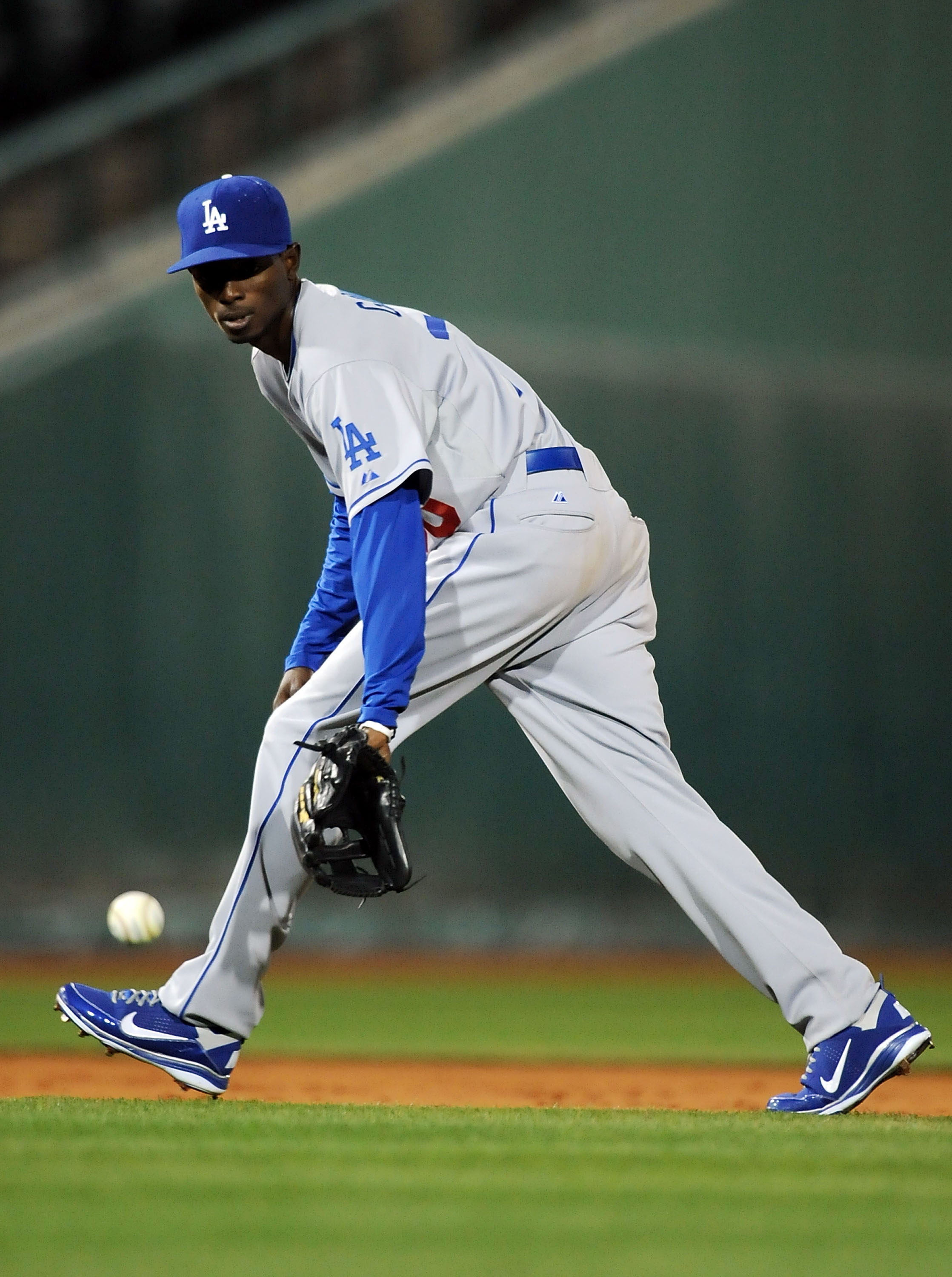 GOODYEAR, AZ - MARCH 03:  Dee Gordon #70 of the Los Angeles Dodgers gets ready to field a ground ball against the Cincinnati Reds at Goodyear Ballpark on March 3, 2011 in Goodyear, Arizona.  (Photo by Norm Hall/Getty Images)