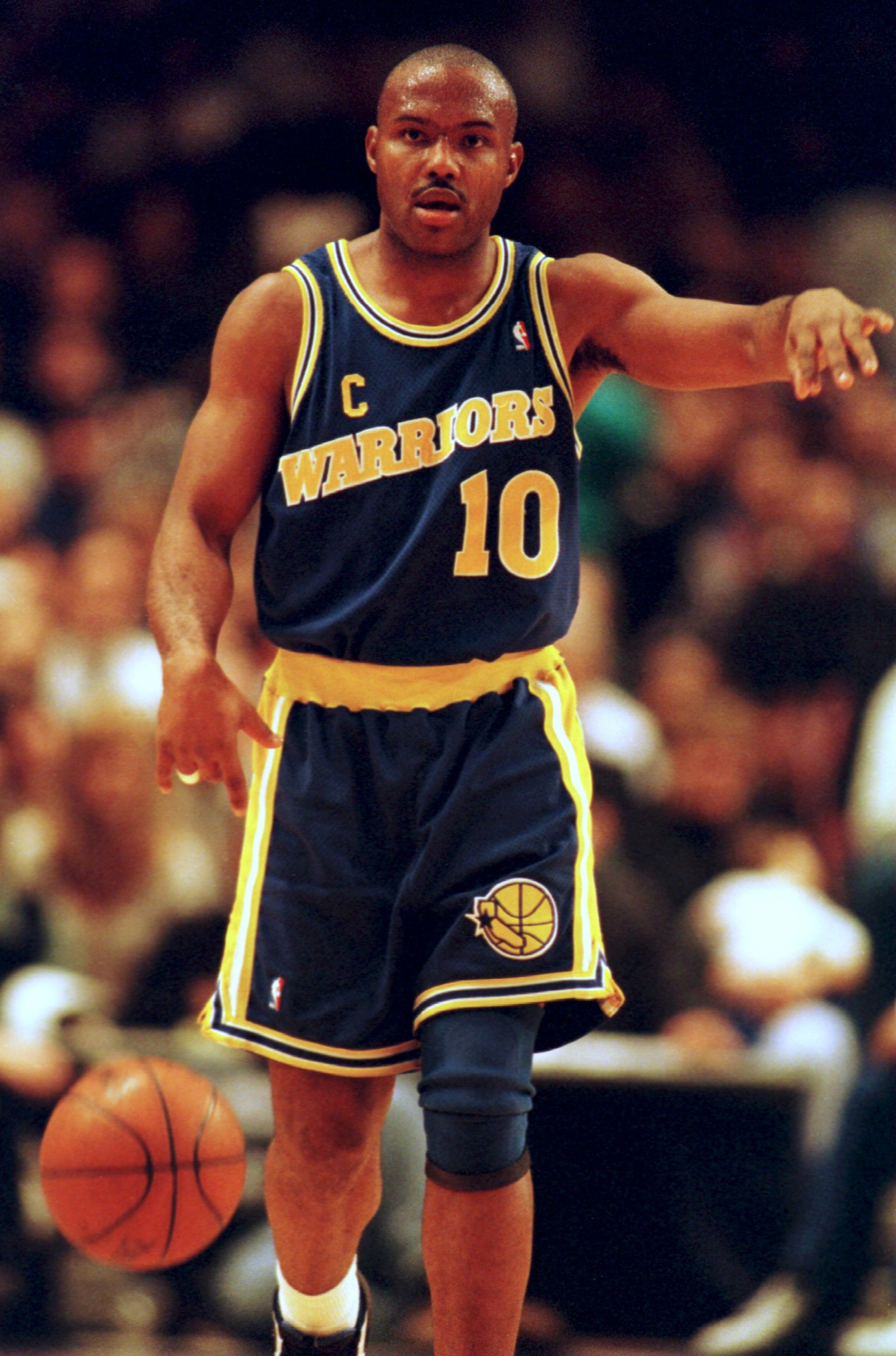 31 Jan 1995: Forward Tim Hardaway of the Golden State Warriors makes a point during their game against the New York Knicks at Madison Square Gardens in New York, New York.