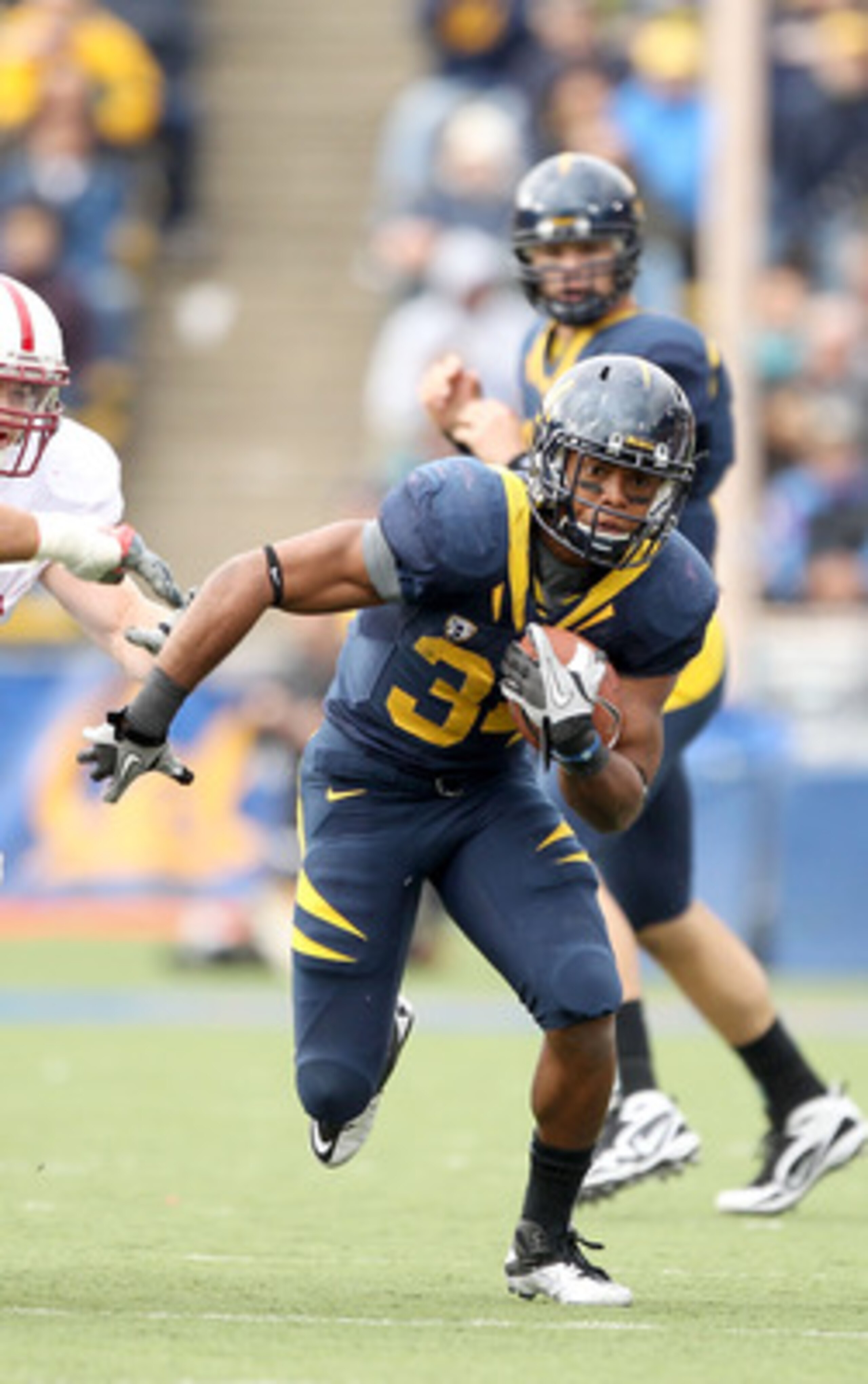 BERKELEY, CA - NOVEMBER 20:  Shane Vereen #34 of the California Golden Bears in action against the Stanford Cardinal at California Memorial Stadium on November 20, 2010 in Berkeley, California.  (Photo by Ezra Shaw/Getty Images)