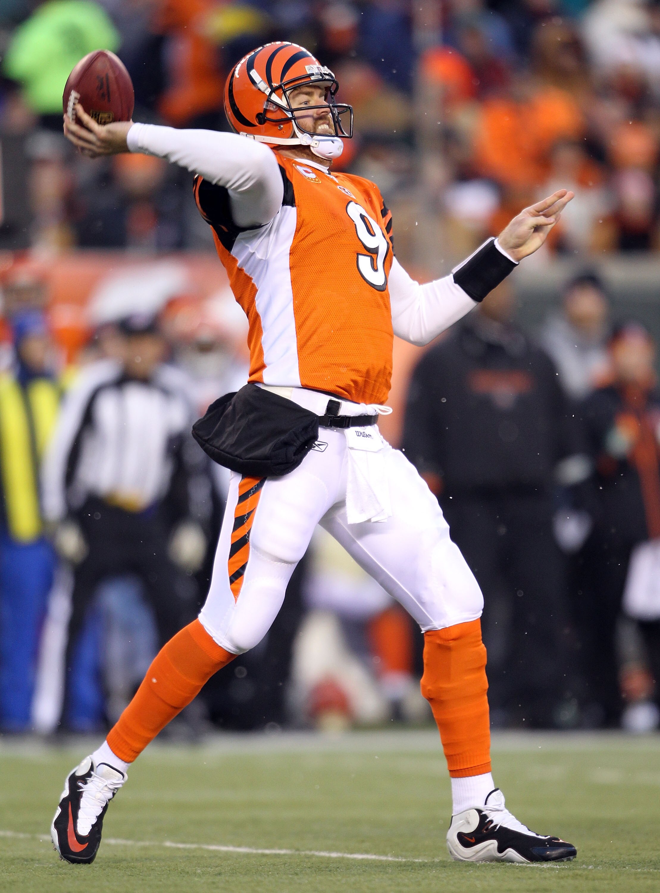 CINCINNATI - DECEMBER 26:  Carson Palmer #9 of the Cincinnati Bengals throws a pass during the NFL game against the San Diego Chargers at Paul Brown Stadium on December 26, 2010 in Cincinnati, Ohio. The Bengals 34-20.  (Photo by Andy Lyons/Getty Images)
