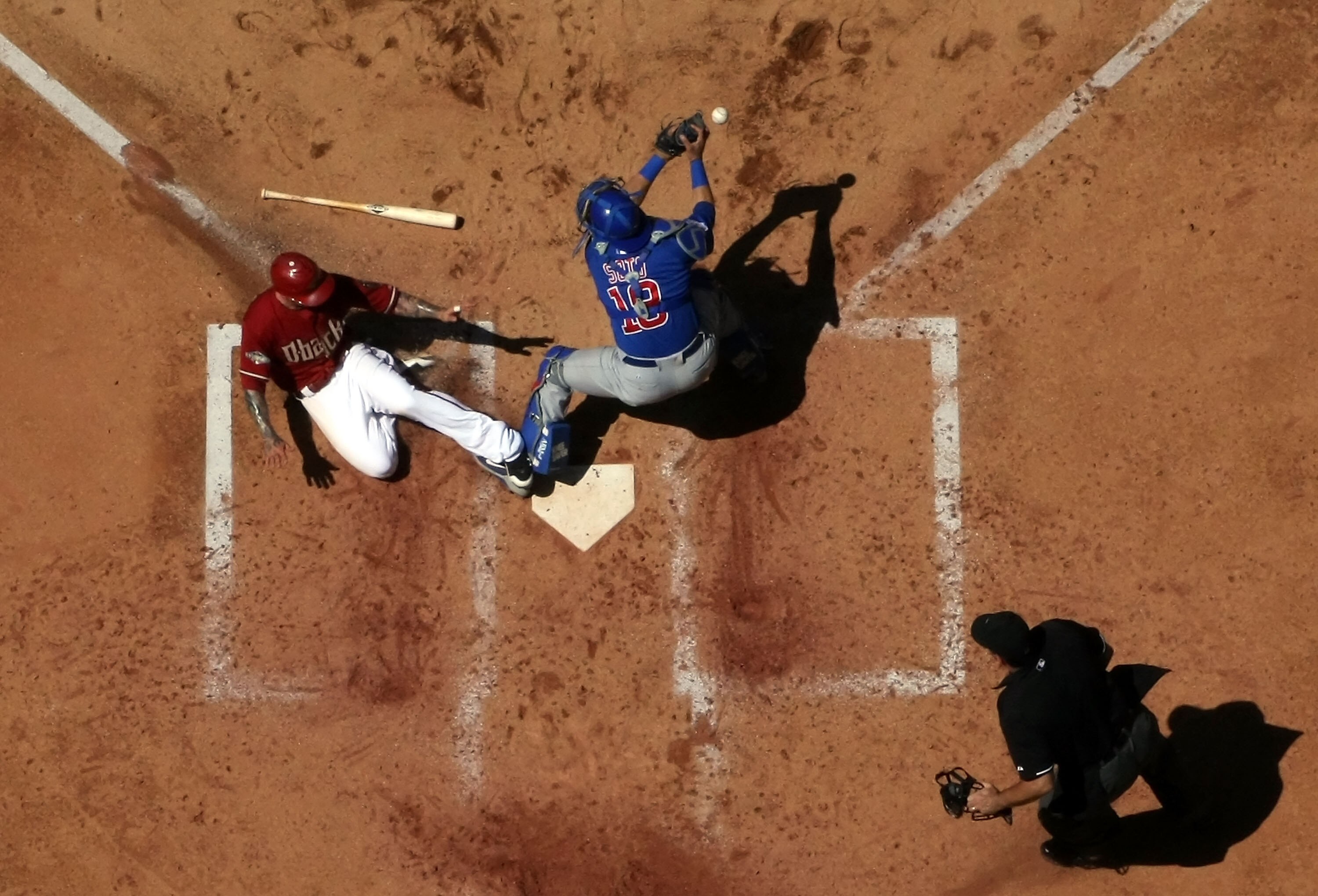 PHOENIX, AZ - MAY 01:  Ryan Roberts #14 of the Arizona Diamondbacks safely slides in to score a run past catcher Geovany Soto #18 of the Chicago Cubs during the fourth inning of the Major League Baseball game at Chase Field on May 1, 2011 in Phoenix, Ariz