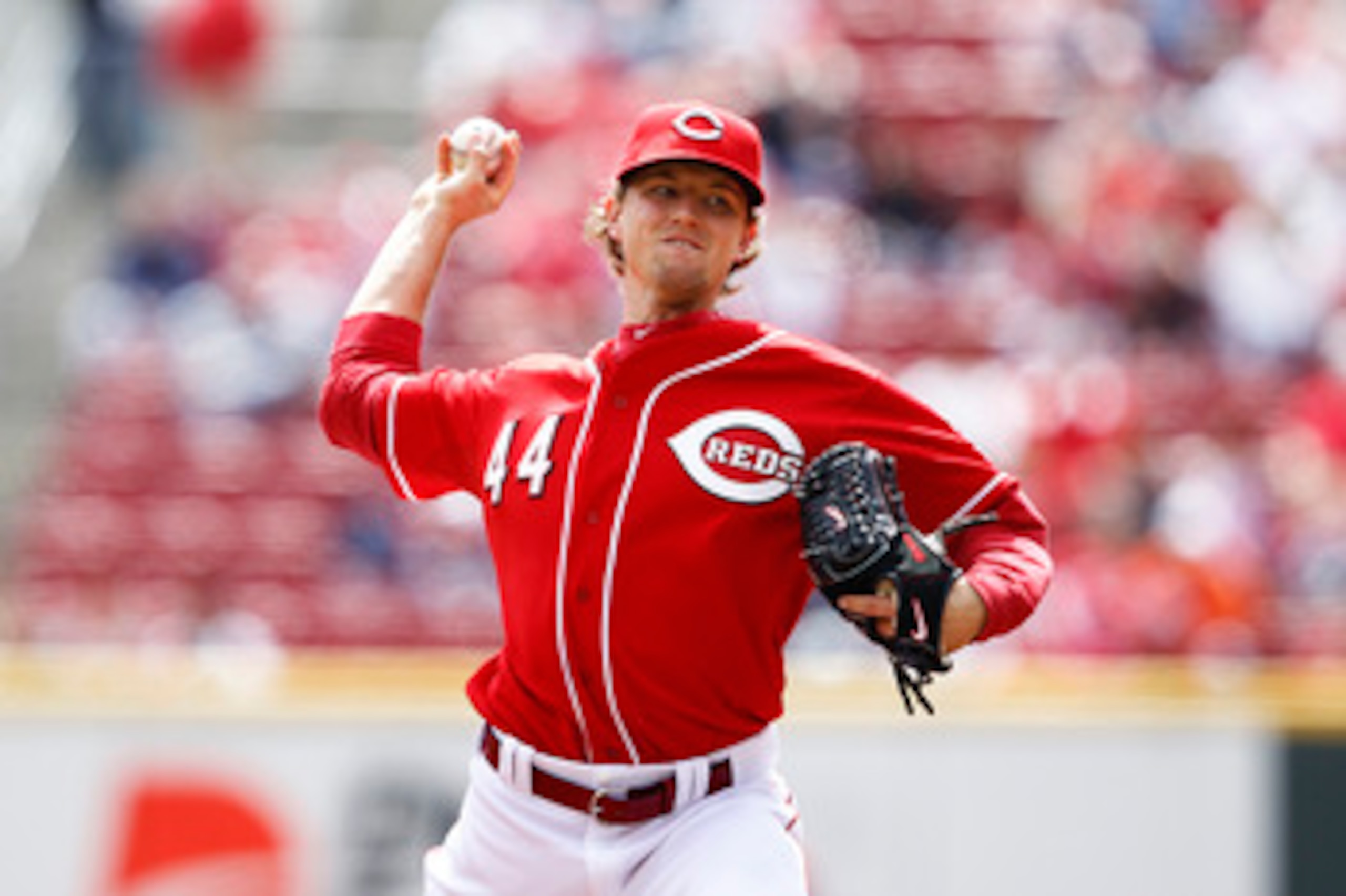 CINCINNATI, OH - APRIL 21: Mike Leake #44 of the Cincinnati Reds pitches in the first inning against the Arizona Diamondbacks at Great American Ball Park on April 21, 2011 in Cincinnati, Ohio. (Photo by Joe Robbins/Getty Images)