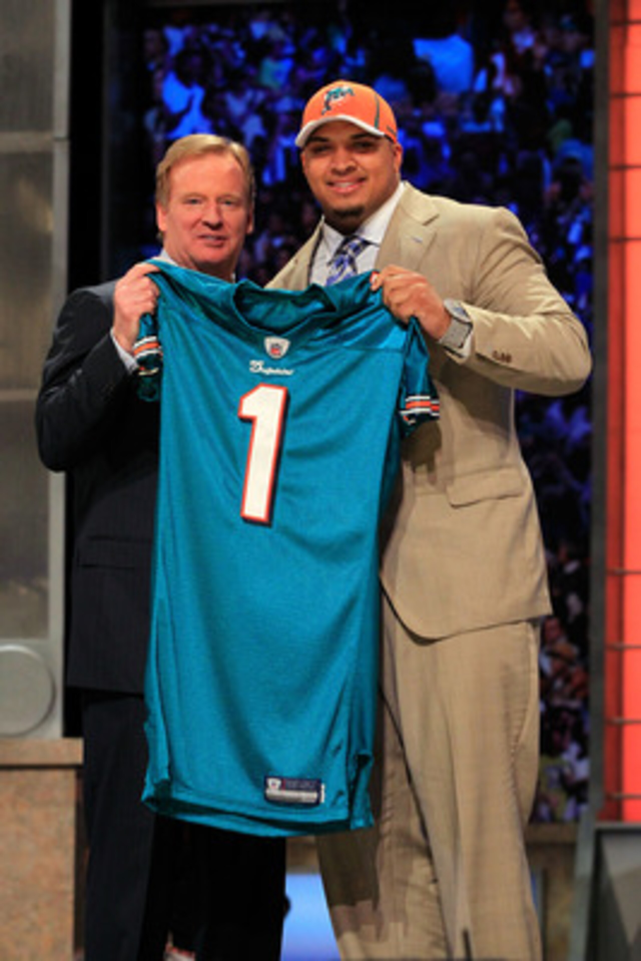 NEW YORK, NY - APRIL 28:  NFL Commissioner Roger Goodell poses for a photo with Mike Pouncey, #15 overall pick by the Miami Dolphins, on stage during the 2011 NFL Draft at Radio City Music Hall on April 28, 2011 in New York City.  (Photo by Chris Trotman/