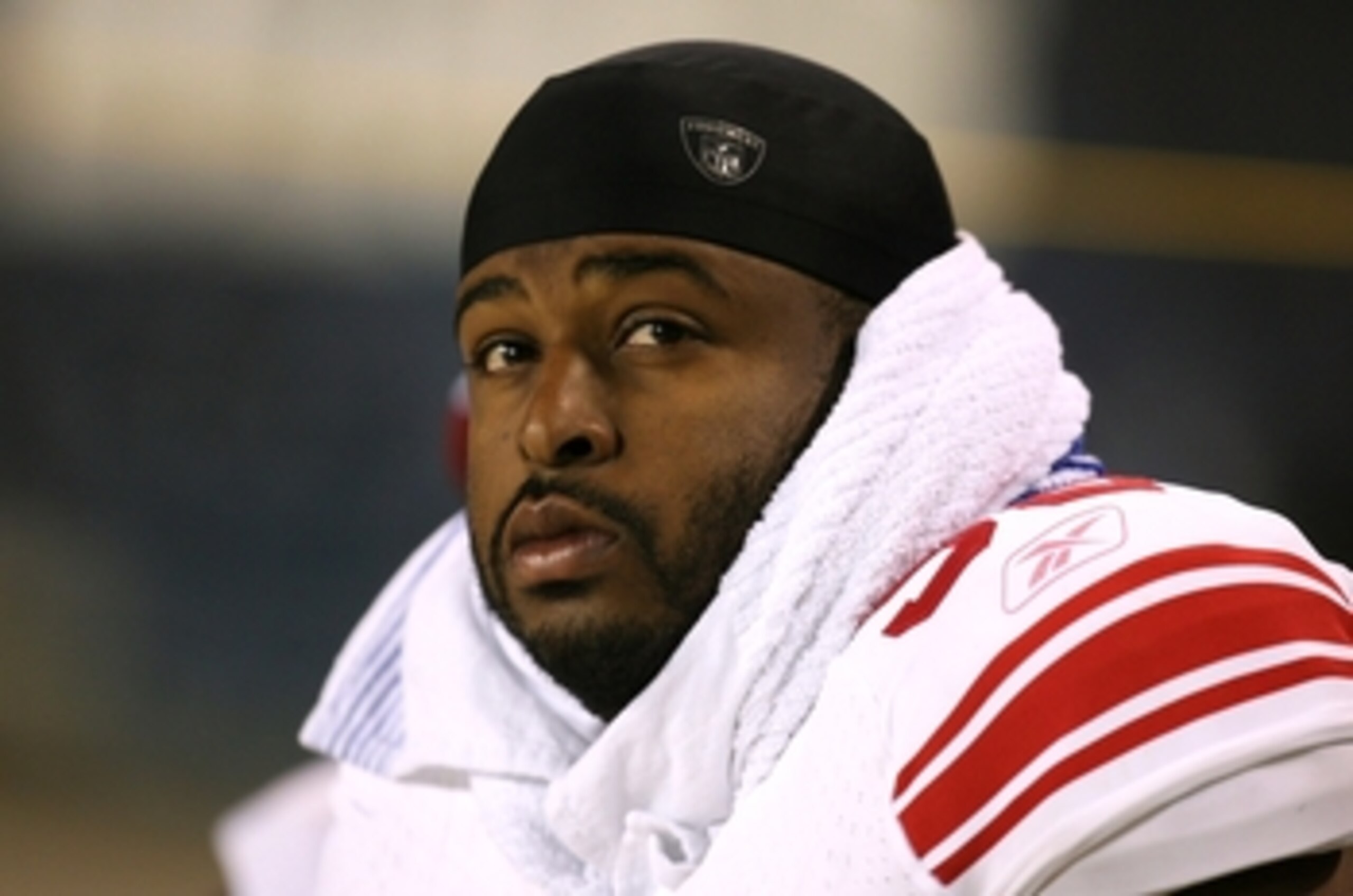 CHICAGO - AUGUST 22: Barry Cofield #96 of the New York Giants looks on against the Chicago Bears during their preseason NFL game at Soldier Field on August 22, 2009 in Chicago, Illinois.  (Photo by Jonathan Daniel/Getty Images)
