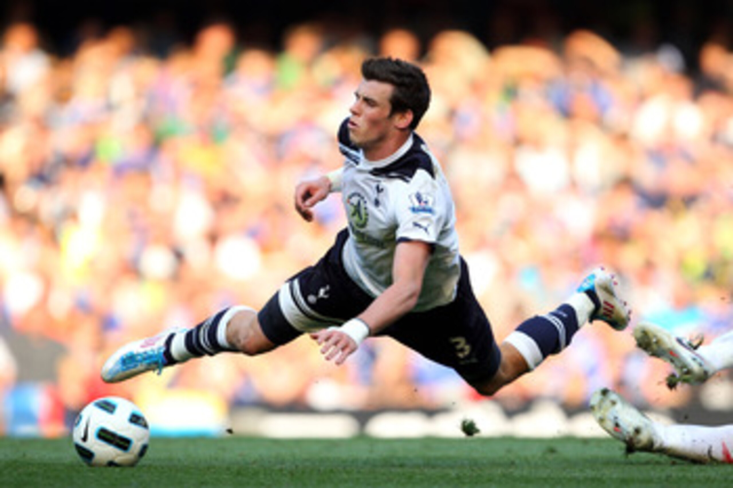 LONDON, ENGLAND - APRIL 30:  Gareth Bale of Spurs is brought down during the Barclays Premier League match between Chelsea and Tottenham Hotspur at Stamford Bridge on April 30, 2011 in London, England.  (Photo by Clive Rose/Getty Images)