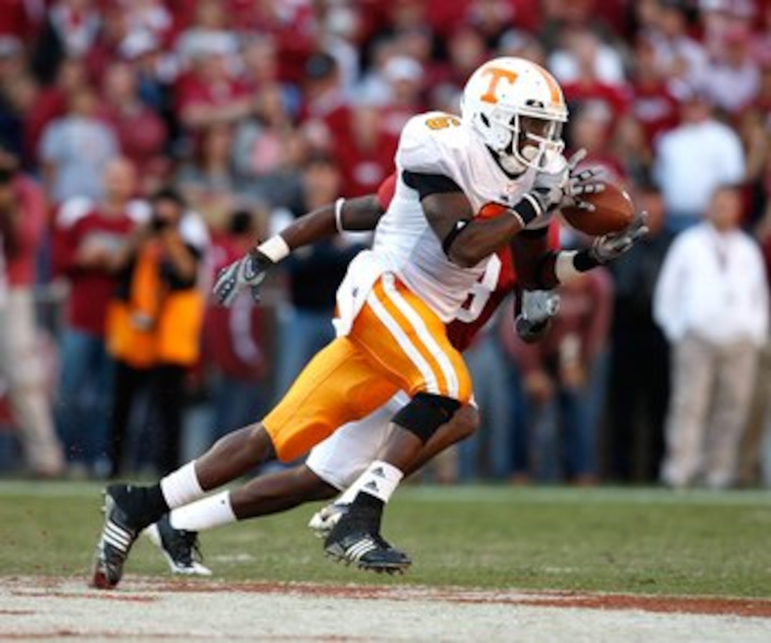 TUSCALOOSA, AL - OCTOBER 24: Denarius Moore #6 of the Tennessee Volunteers against the Alabama Crimson Tide at Bryant-Denny Stadium on October 24, 2009 in Tuscaloosa, Alabama. (Photo by Kevin C. Cox/Getty Images) TUSCALOOSA, AL - OCTOBER 24: Denarius Moore #6 of the Tennessee Volunteers against the Alabama Crimson Tide at Bryant-Denny Stadium on October 24, 2009 in Tuscaloosa, Alabama. (Photo by Kevin C. Cox/Getty Images)