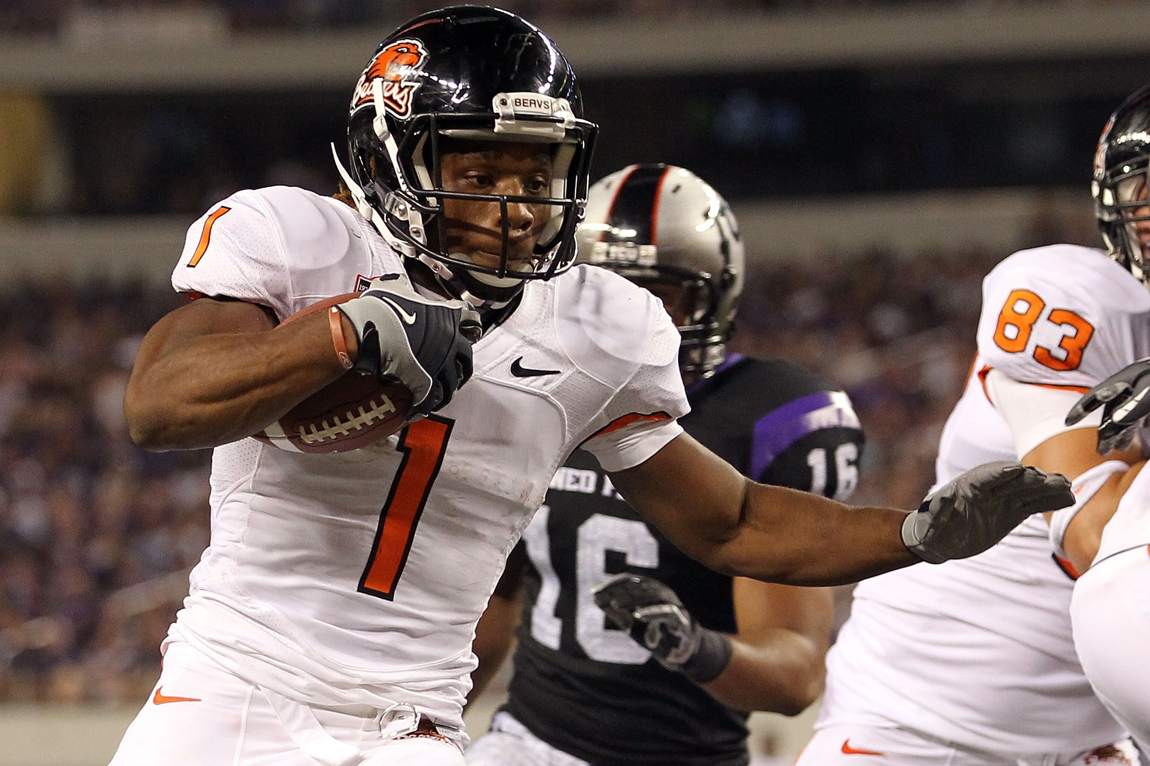 ARLINGTON, TX - SEPTEMBER 04:  Running back Jacquizz Rodgers #1 of the Oregon State Beavers runs for a touchdown against the TCU Horned Frogs in the third quarter at Cowboys Stadium on September 4, 2010 in Arlington, Texas.  (Photo by Ronald Martinez/Gett