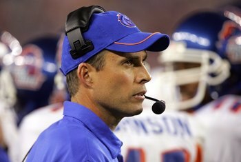 GLENDALE, AZ - JANUARY 01: Head coach Chris Petersen of the Boise State Broncos looks on in the fourth quarter against the Oklahoma Sooners at the Tostito's Fiesta Bowl at University of Phoenix Stadium on January 1, 2007 in Glendale, Arizona. The Broncos GLENDALE, AZ - JANUARY 01: Head coach Chris Petersen of the Boise State Broncos looks on in the fourth quarter against the Oklahoma Sooners at the Tostito's Fiesta Bowl at University of Phoenix Stadium on January 1, 2007 in Glendale, Arizona. The Broncos