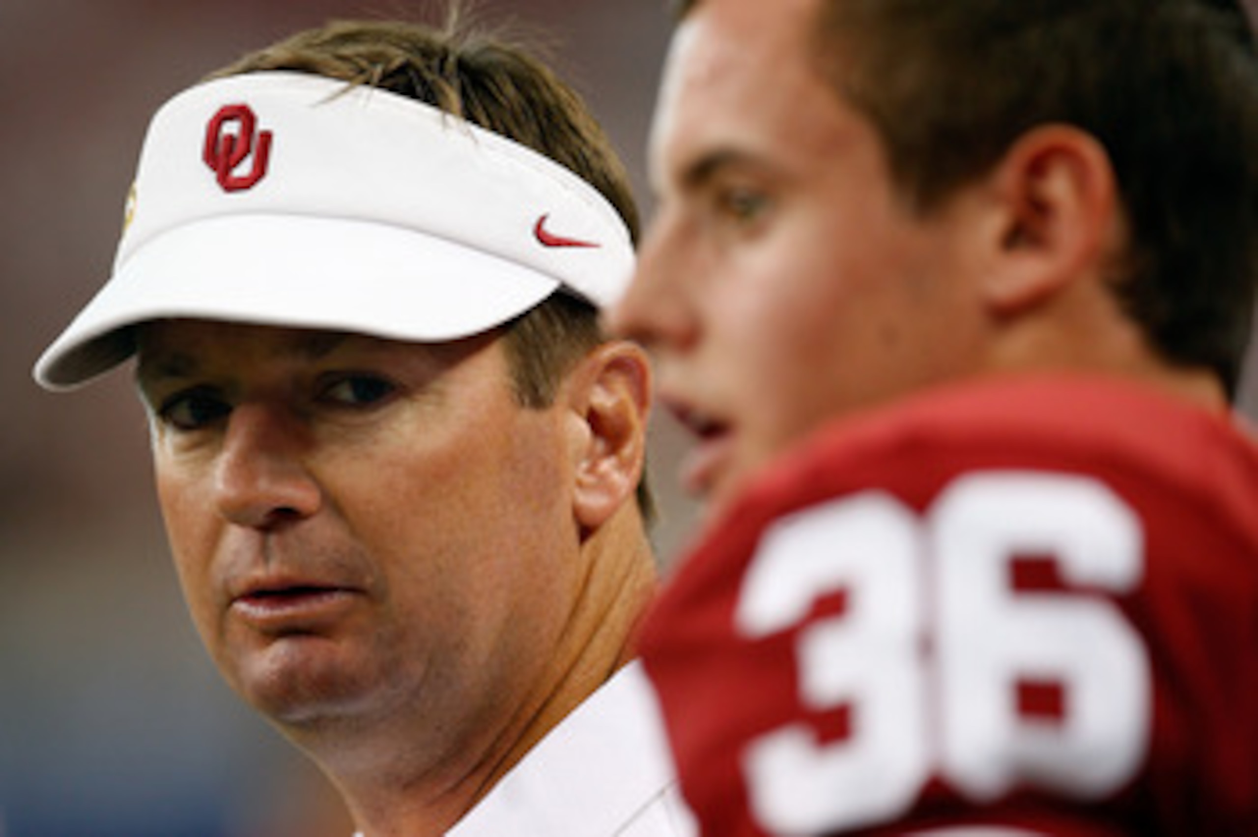 ARLINGTON, TX - SEPTEMBER 05:  Head coach Bob Stoops of the Oklahoma Sooners before a game against the Brigham Young Cougars at Cowboys Stadium on September 5, 2009 in Arlington, Texas.  (Photo by Ronald Martinez/Getty Images)