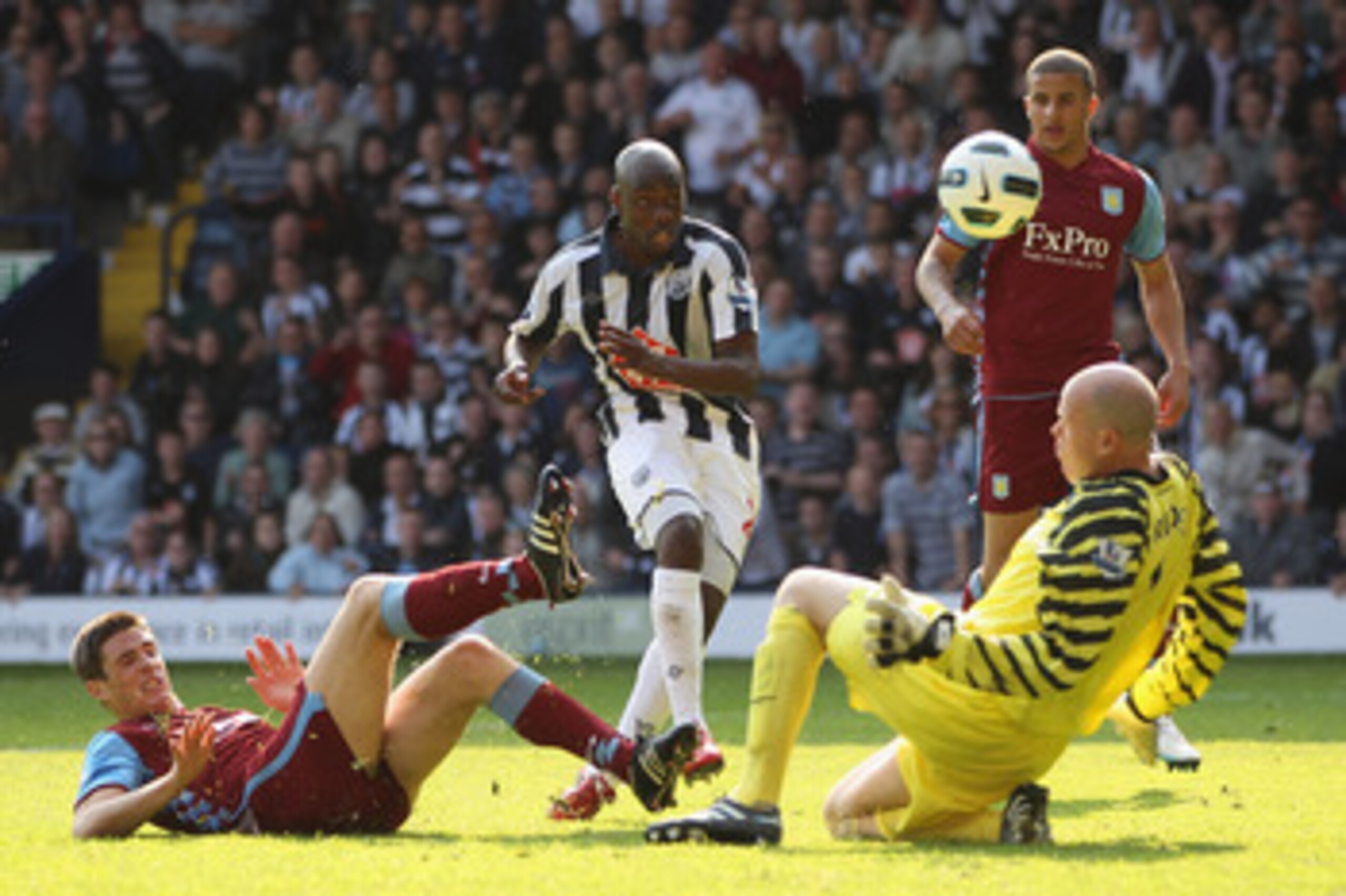 WEST BROMWICH, ENGLAND - APRIL 30:  Youssouf Mulumbu (C) of West Brom scores the winning goal as Ciaran Clark (L) and goalkeeper Brad Friedel (R) close in during the Barclays Premier League match between West Bromwich Albion and Aston Villa at The Hawthor