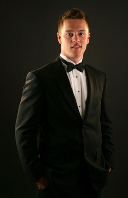 TORONTO, ON - JUNE 12: Jonathan Toews of the Chicago Blackhawks poses for a portrait prior to the 2008 NHL Awards at the at the Elgin Theatre on June 12, 2008 in Toronto, Canada. (Photo by Al Bello/Getty Images) TORONTO, ON - JUNE 12: Jonathan Toews of the Chicago Blackhawks poses for a portrait prior to the 2008 NHL Awards at the at the Elgin Theatre on June 12, 2008 in Toronto, Canada. (Photo by Al Bello/Getty Images)