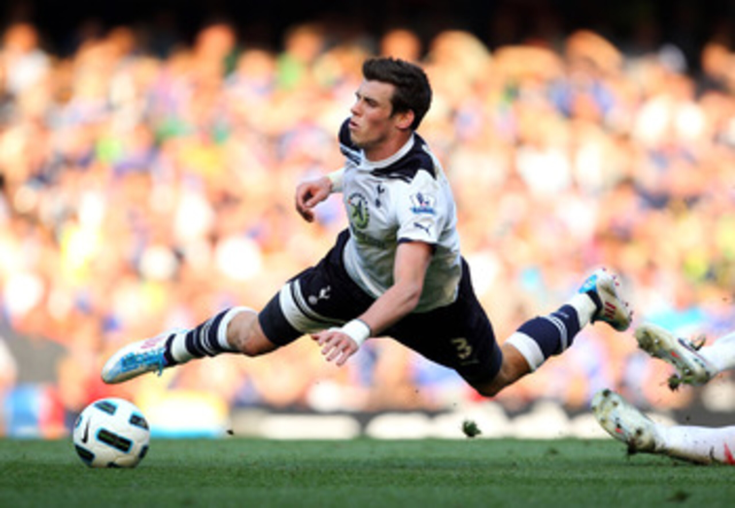 LONDON, ENGLAND - APRIL 30:  Gareth Bale of Spurs is brought down during the Barclays Premier League match between Chelsea and Tottenham Hotspur at Stamford Bridge on April 30, 2011 in London, England.  (Photo by Clive Rose/Getty Images)