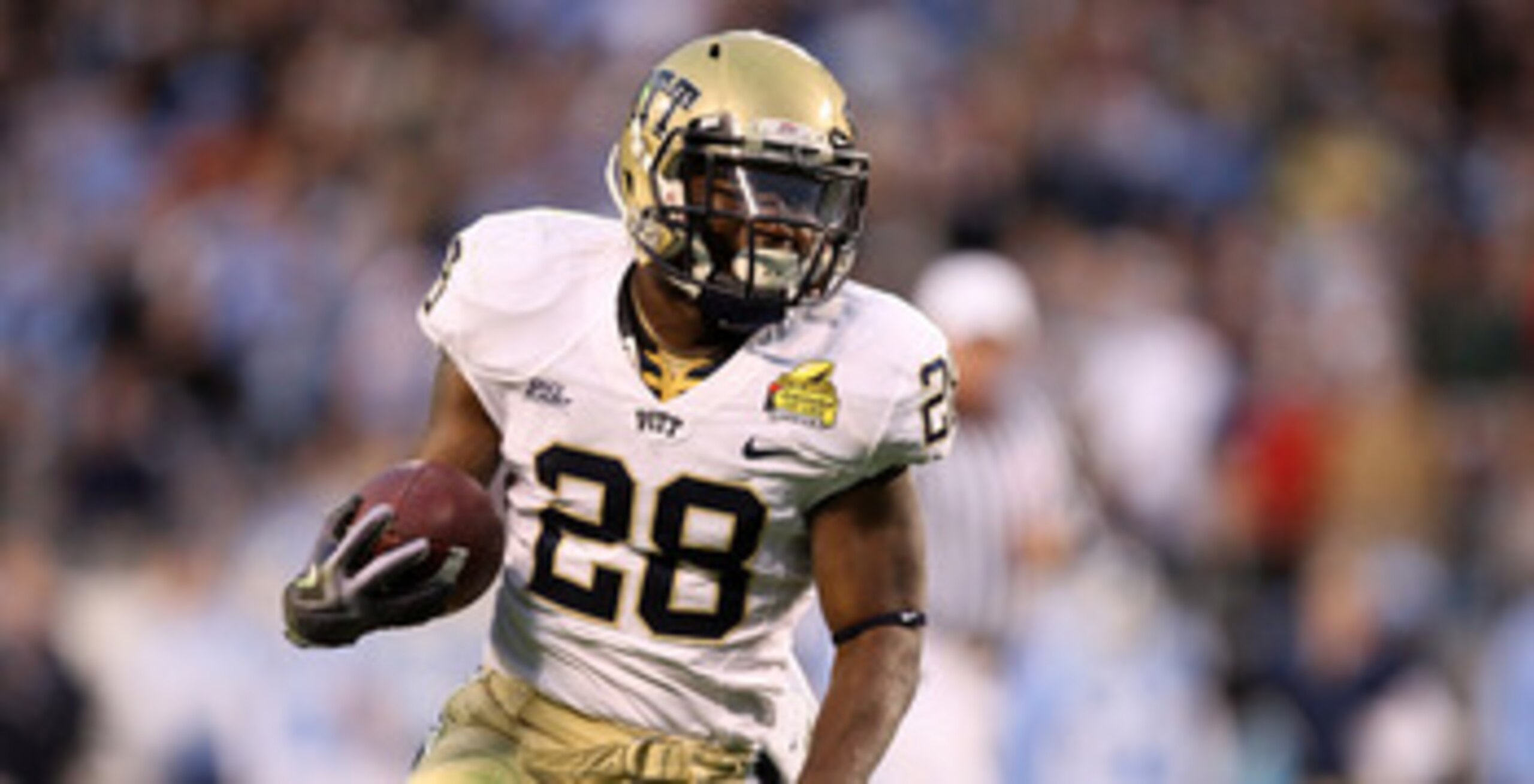 CHARLOTTE, NC - DECEMBER 26:  Dion Lewis #28 of the Pittsburgh Panthers runs with the ball against the North Carolina Tar Heels during their game on December 26, 2009 in Charlotte, North Carolina.  (Photo by Streeter Lecka/Getty Images)