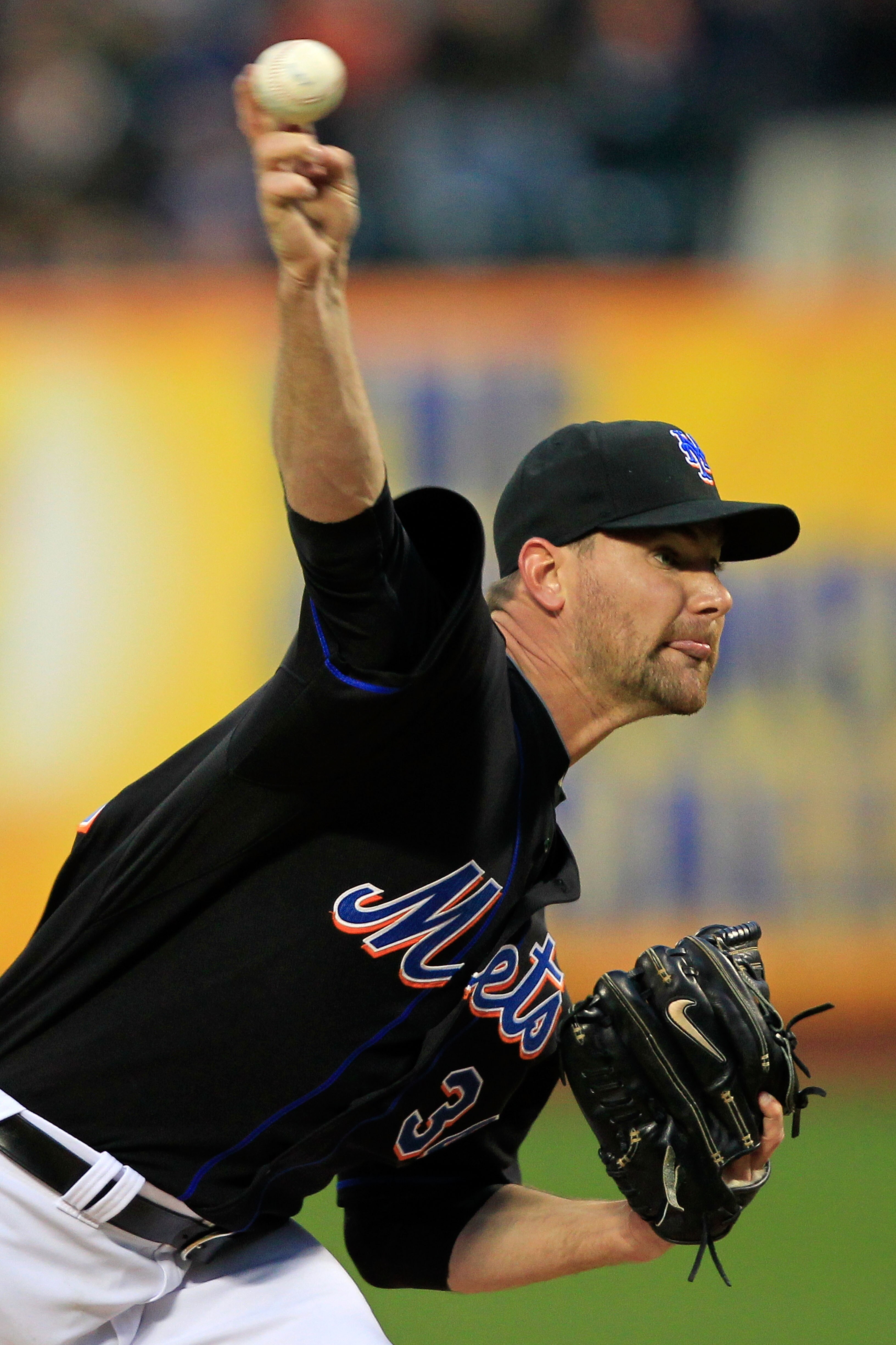 NEW YORK, NY - APRIL 22:  Mike Pelfrey #34 of the New York Mets pitches against the Arizona Diamondbacks at Citi Field on April 22, 2011 in the Flushing neighborhood of the Queens borough of New York City.  (Photo by Chris Trotman/Getty Images)