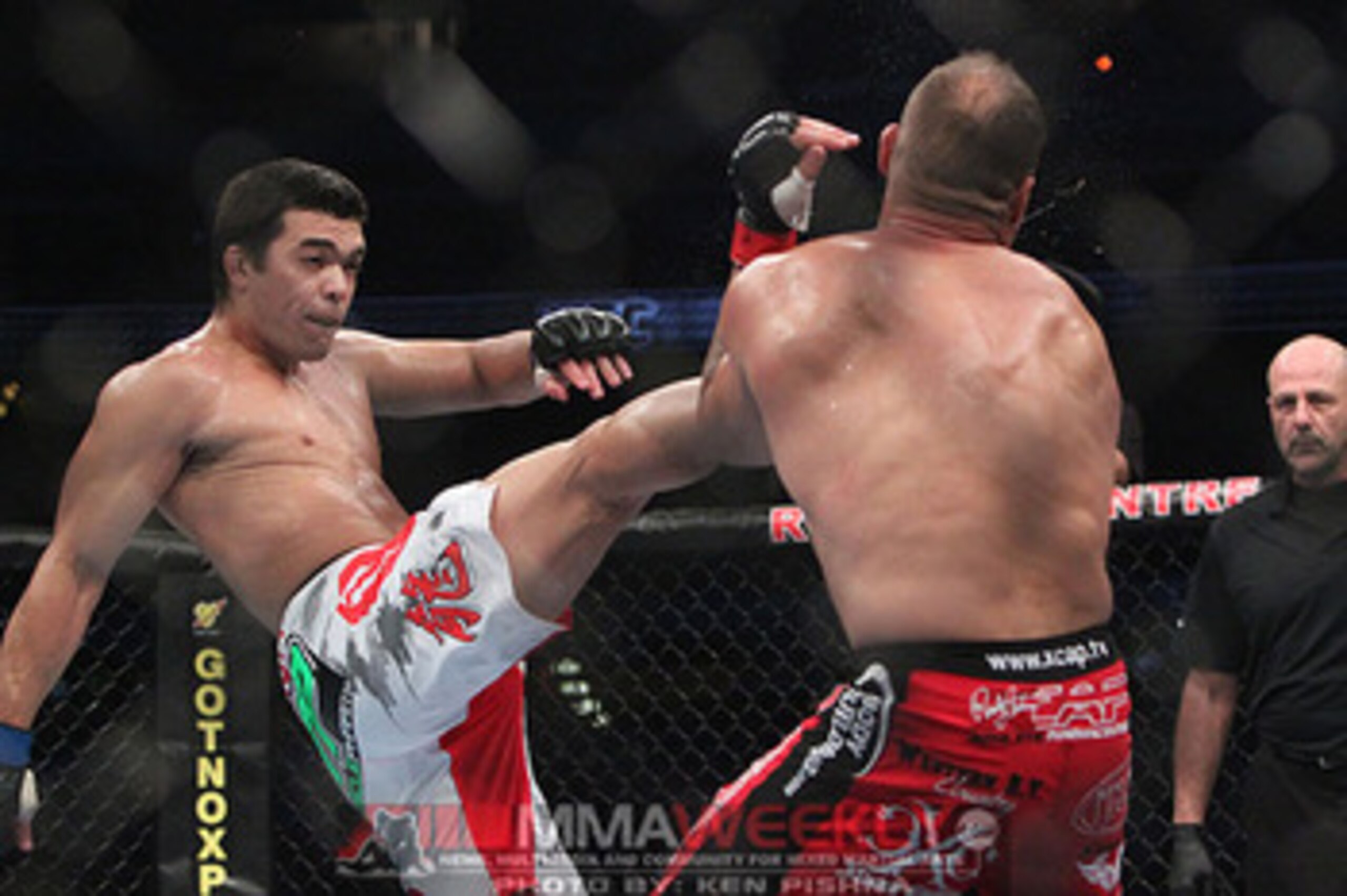 Randy Couture eating a vicious crane kick from Lyoto Machida