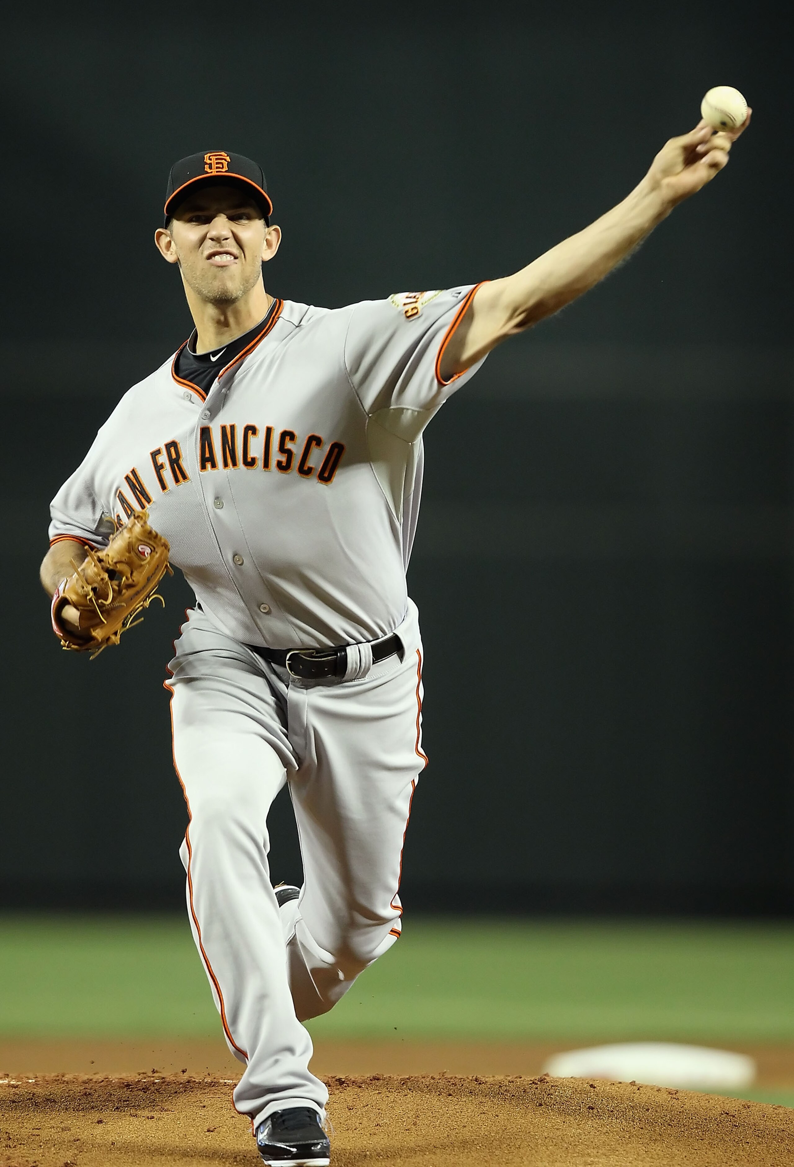 PHOENIX, AZ - APRIL 17:  Starting pitcher Madison Bumgarner #40 of the San Francisco Giants pitches against the Arizona Diamondbacks during the Major League Baseball game at Chase Field on April 17, 2011 in Phoenix, Arizona.  (Photo by Christian Petersen/