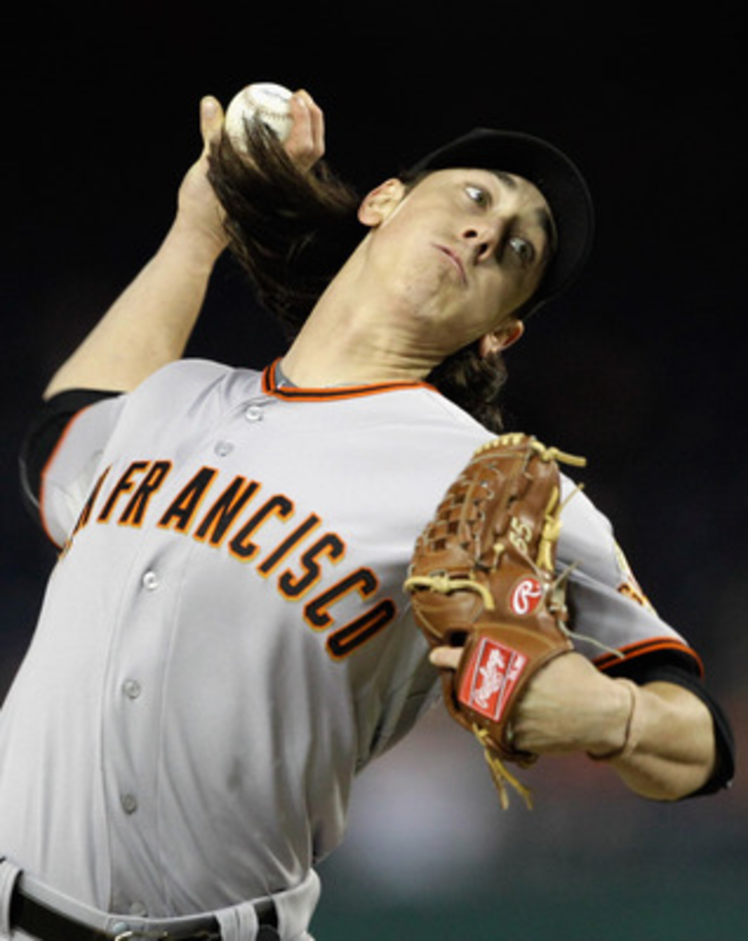 WASHINGTON, DC - APRIL 29:  Starting pitcher Tim Lincecum #55 of the San Francisco Giants delivers to a Washington Nationals batter during the sixth inning at Nationals Park on April 29, 2011 in Washington, DC.  (Photo by Rob Carr/Getty Images)