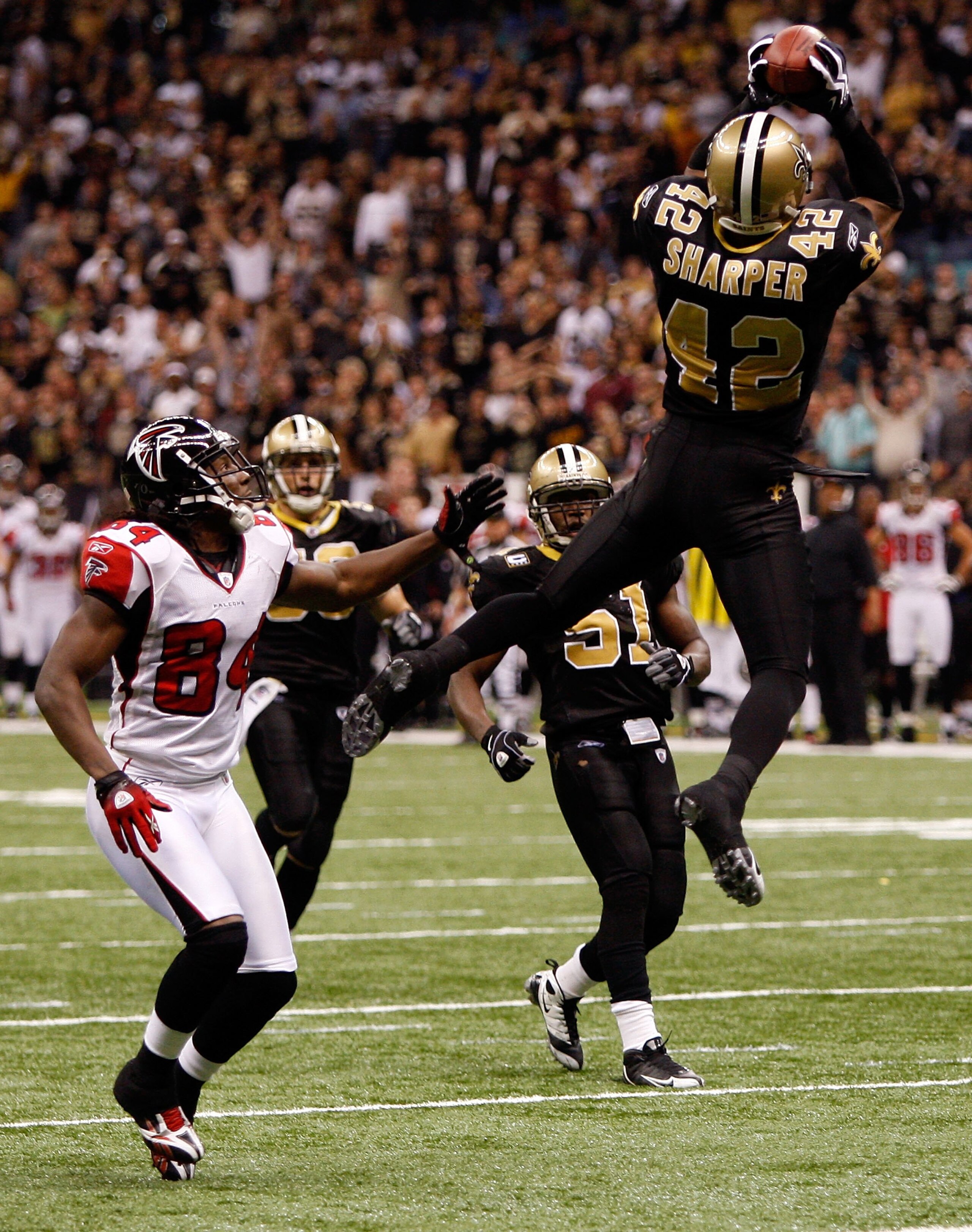 NEW ORLEANS - NOVEMBER 02:  Darren Sharper #42 of the New Orleans Saints catches an interception against the Atlanta Falcons at Louisana Superdome on November 2, 2009 in New Orleans, Louisiana.  (Photo by Chris Graythen/Getty Images)