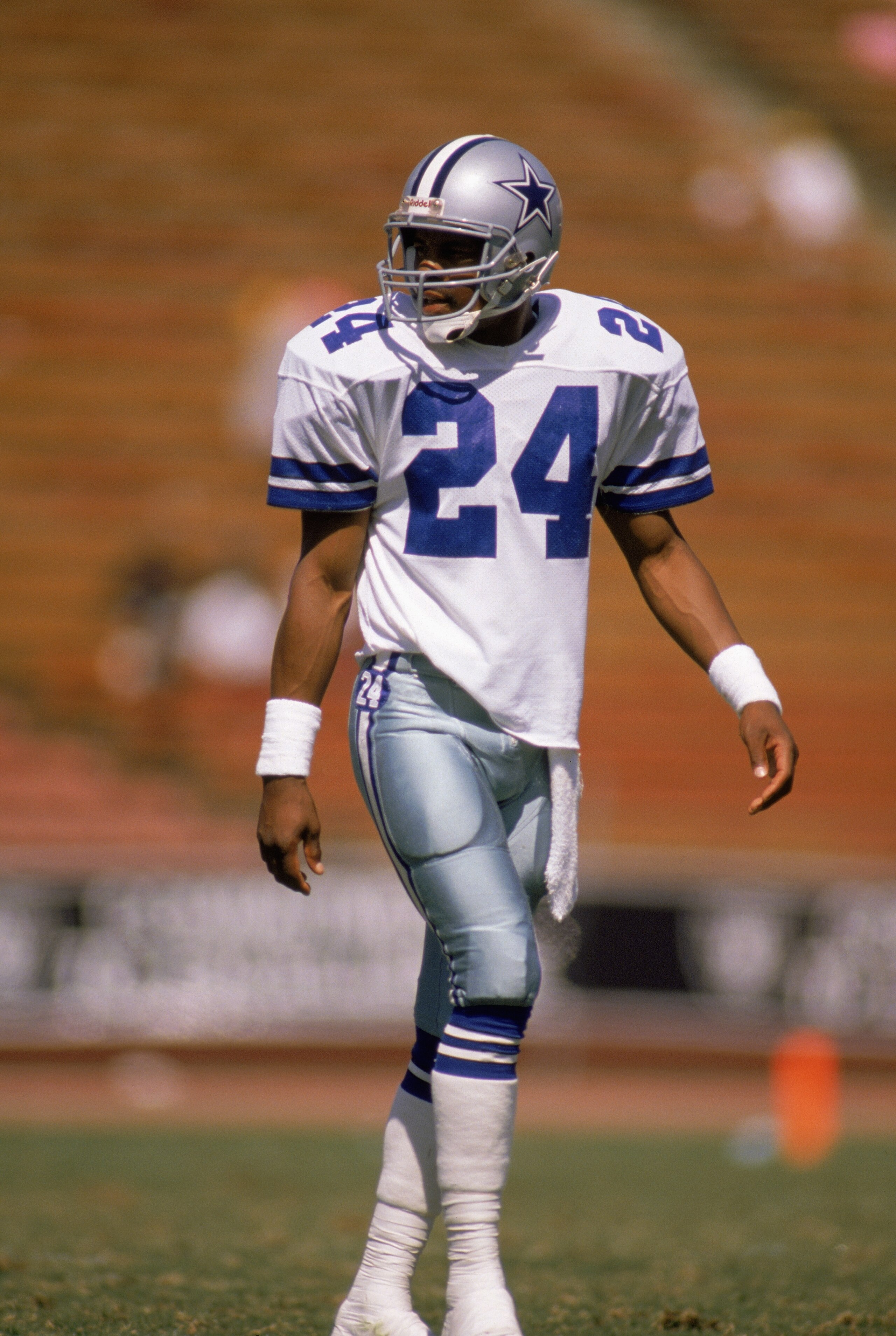 LOS ANGELES Ð AUGUST 13:  Everson Walls #24 of the Dallas Cowboys stands on the field during a NFL game against the Los Angeles Raiders on August 13, 1988 at the LA Memorial Coliseum in Los Angeles, California.  (Photo by Allen Dean Steele/Getty Images)