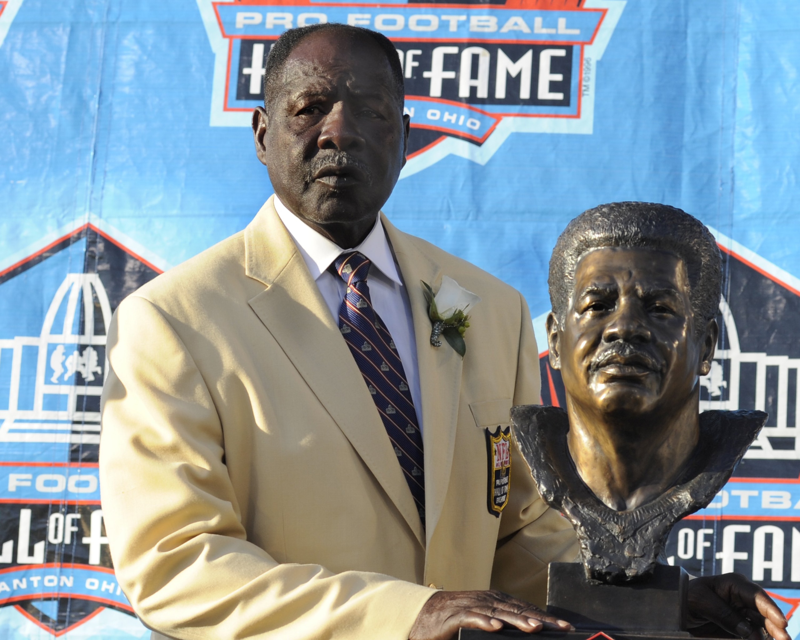 CANTON, OH - AUGUST 2: Emmitt Thomas of the Kansas City Chiefs poses with his bust after his induction during the Class of 2008 Pro Football Hall of Fame Enshrinement Ceremony at Fawcett Stadium on August 2, 2008 in Canton, Ohio.   (Photo by Al Messerschm