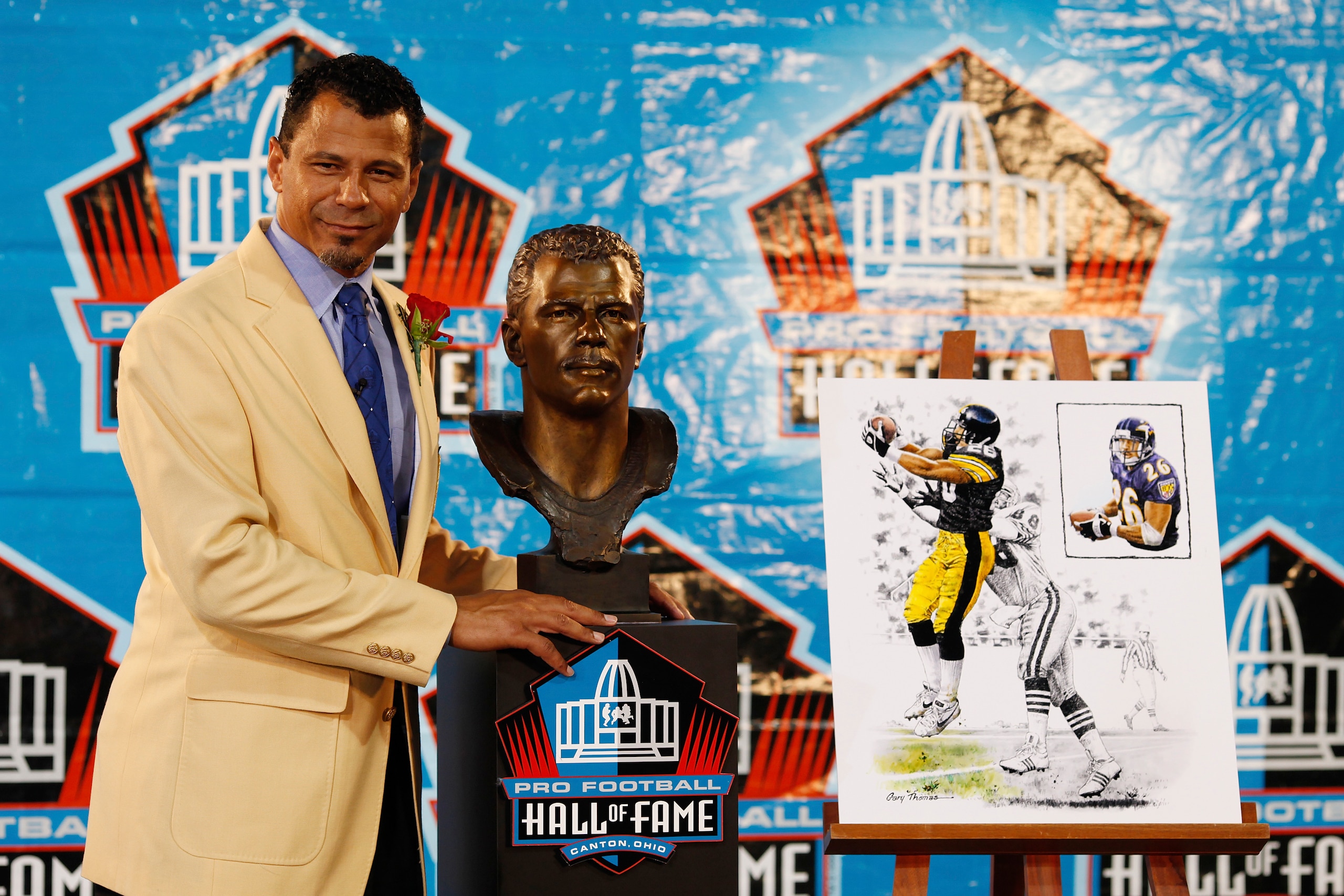 CANTON, OH - AUGUST 8: Rod Woodson poses with his bust at his induction into the Pro Football Hall of Fame during the 2009 enshrinement ceremony at Fawcett Stadium on August 8, 2009 in Canton, Ohio. (Photo by Joe Robbins/Getty Images)