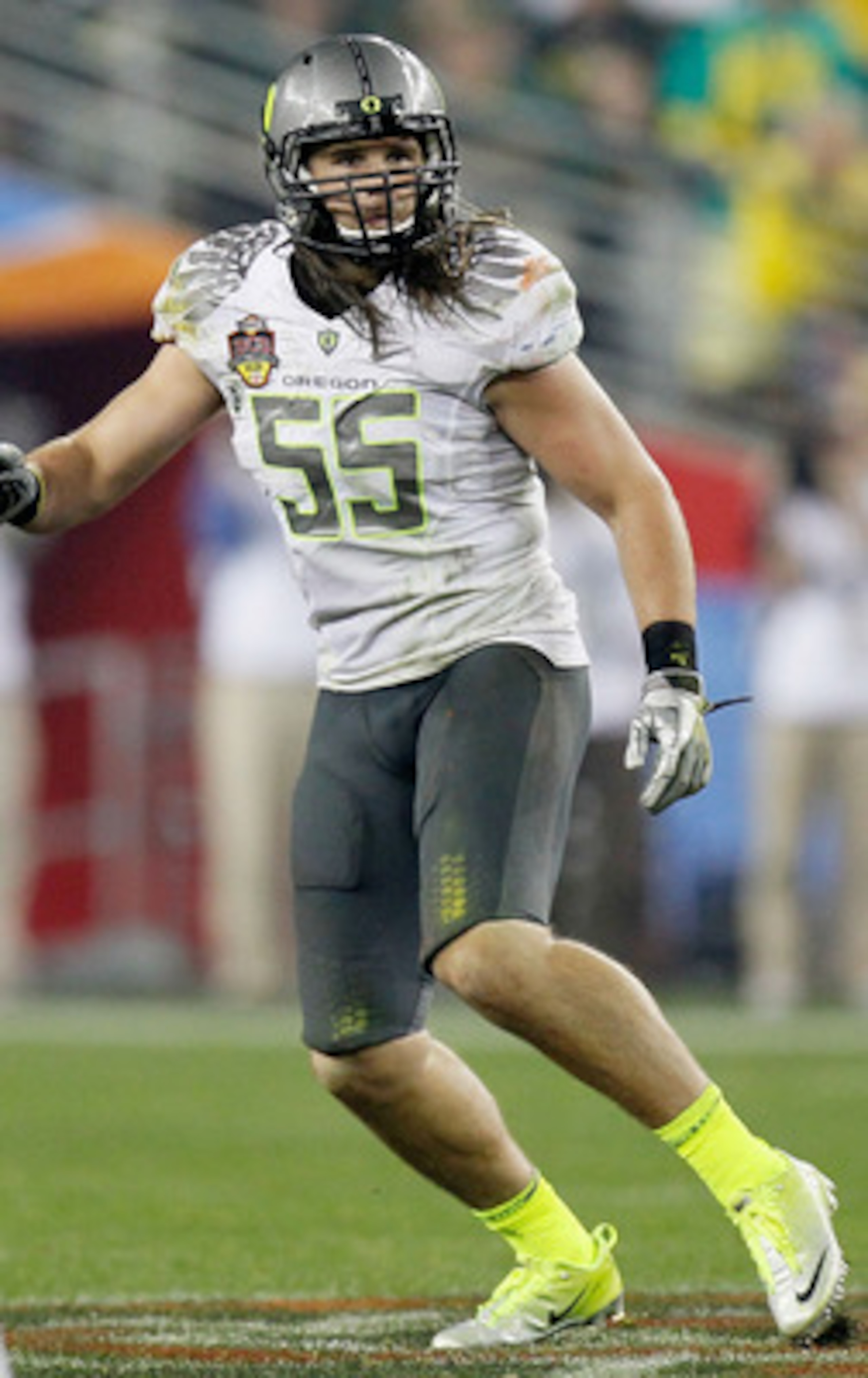 GLENDALE, AZ - JANUARY 10:  Casey Matthews #55 of the Oregon Ducks watches the play against the Auburn Tigers during the Tostitos BCS National Championship Game at University of Phoenix Stadium on January 10, 2011 in Glendale, Arizona.  (Photo by Kevin C.