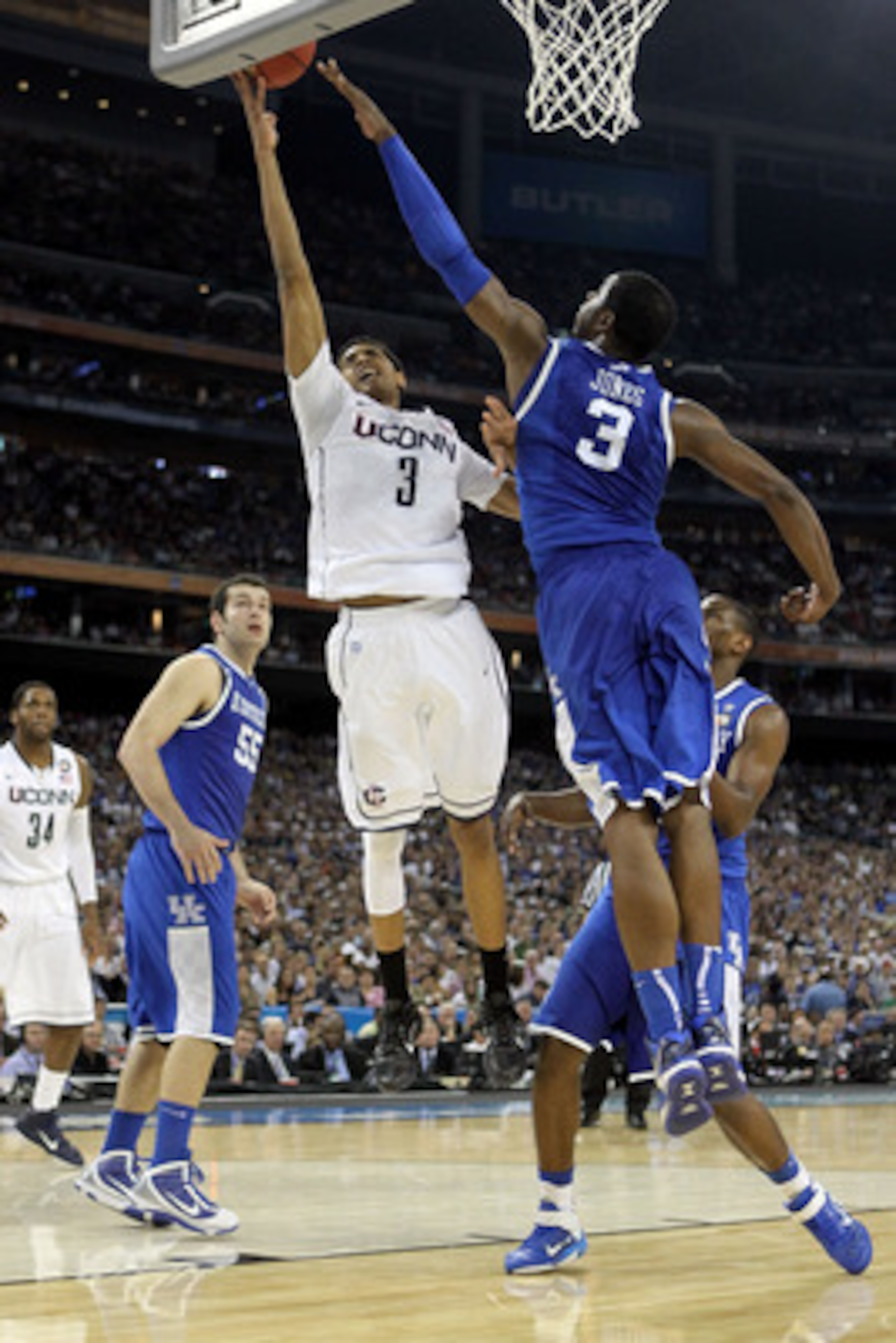 HOUSTON, TX - APRIL 02: Jeremy Lamb #3 of the Connecticut Huskies goes to the hoop against Terrence Jones #3 of the Kentucky Wildcats during the National Semifinal game of the 2011 NCAA Division I Men's Basketball Championship at Reliant Stadium on April HOUSTON, TX - APRIL 02: Jeremy Lamb #3 of the Connecticut Huskies goes to the hoop against Terrence Jones #3 of the Kentucky Wildcats during the National Semifinal game of the 2011 NCAA Division I Men's Basketball Championship at Reliant Stadium on April
