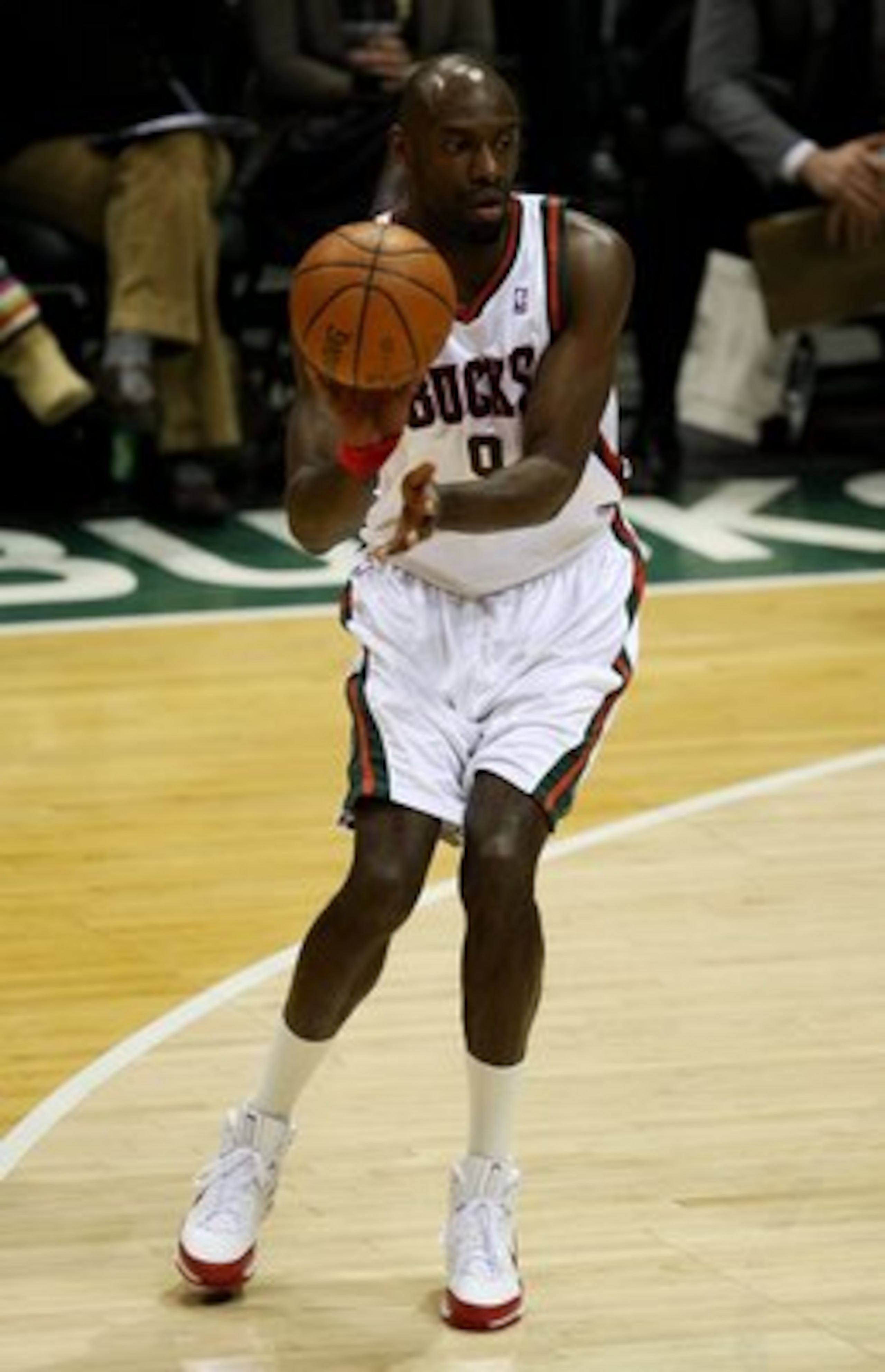 MILWAUKEE - FEBRUARY 20: Francisco Elson #9 of the Milwaukee Bucks passes the ball against the Cleveland Cavaliers on February 20, 2009 at the Bradley Center in Milwaukee, Wisconsin. The Cavaliers defeated the Bucks 111-103. NOTE TO USER: User expressly a MILWAUKEE - FEBRUARY 20: Francisco Elson #9 of the Milwaukee Bucks passes the ball against the Cleveland Cavaliers on February 20, 2009 at the Bradley Center in Milwaukee, Wisconsin. The Cavaliers defeated the Bucks 111-103. NOTE TO USER: User expressly a