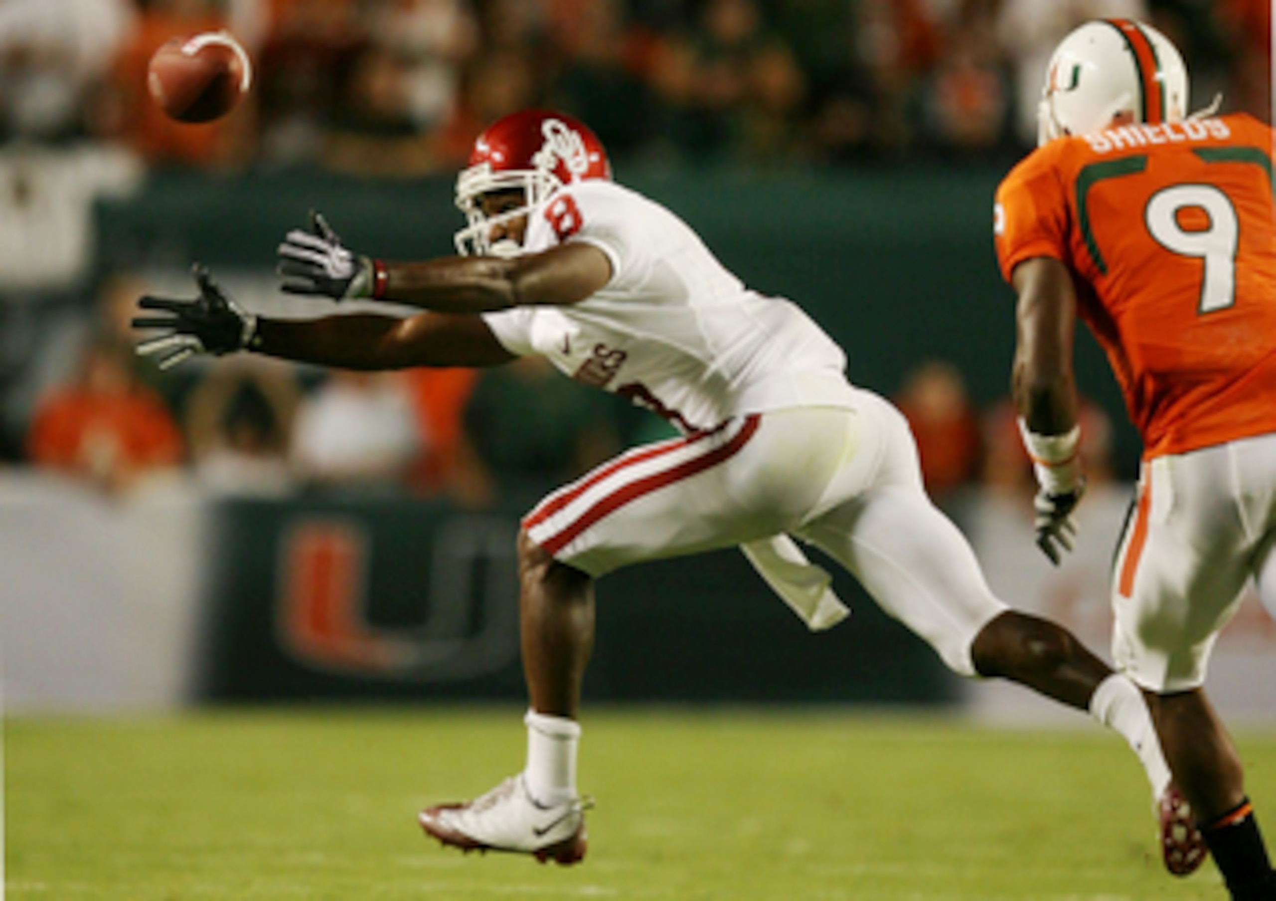 MIAMI GARDENS, FL - OCTOBER 3:  Brandon Caleb #8 of the Oklahoma Sooners can't complete the pass in the first quarter against the Miami Hurricanes on October 3, 2009 at Landshark Stadium in Miami Gardens, Florida. (Photo by Doug Benc/Getty Images)