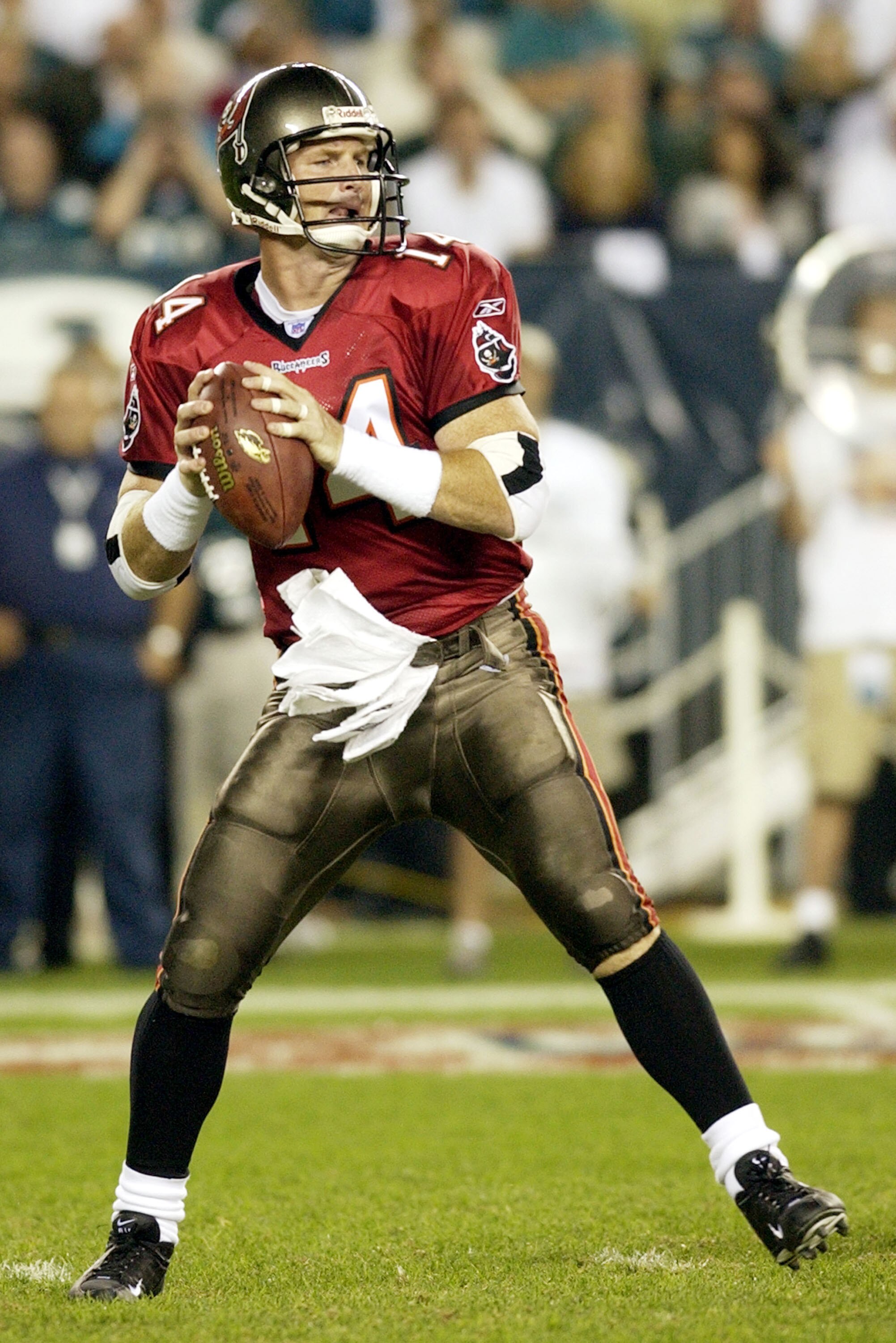 Tampa Bay Buccaneer  quarterback  Brad Johnson sets to pass September 8, 2003 at Lincoln Financial Field in Philadelphia.  The Bucs defeated the Eagles 17 - 0 to open the season on Monday Night football.  (Photo by Al Messerschmidt/Getty Images)