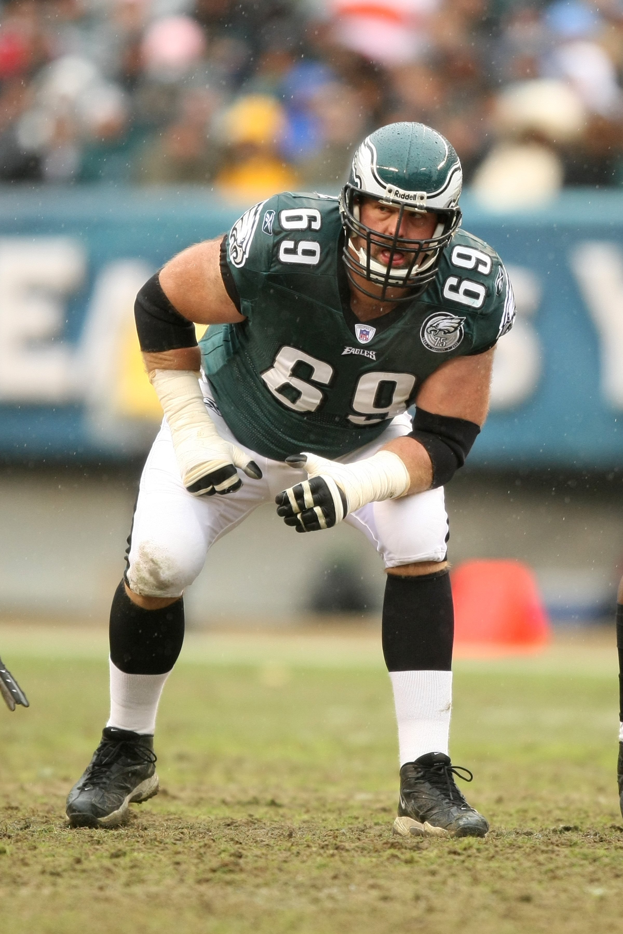 PHILADELPHIA - NOVEMBER 18:  Jon Runyan #69 of the Philadelphia Eagles crouches into position during the NFL game against the Miami Dolphins at Lincoln Financial Field on November 18, 2007 in Philadelphia, Pennsylvania. (Photo by Al Bello/Getty Images)