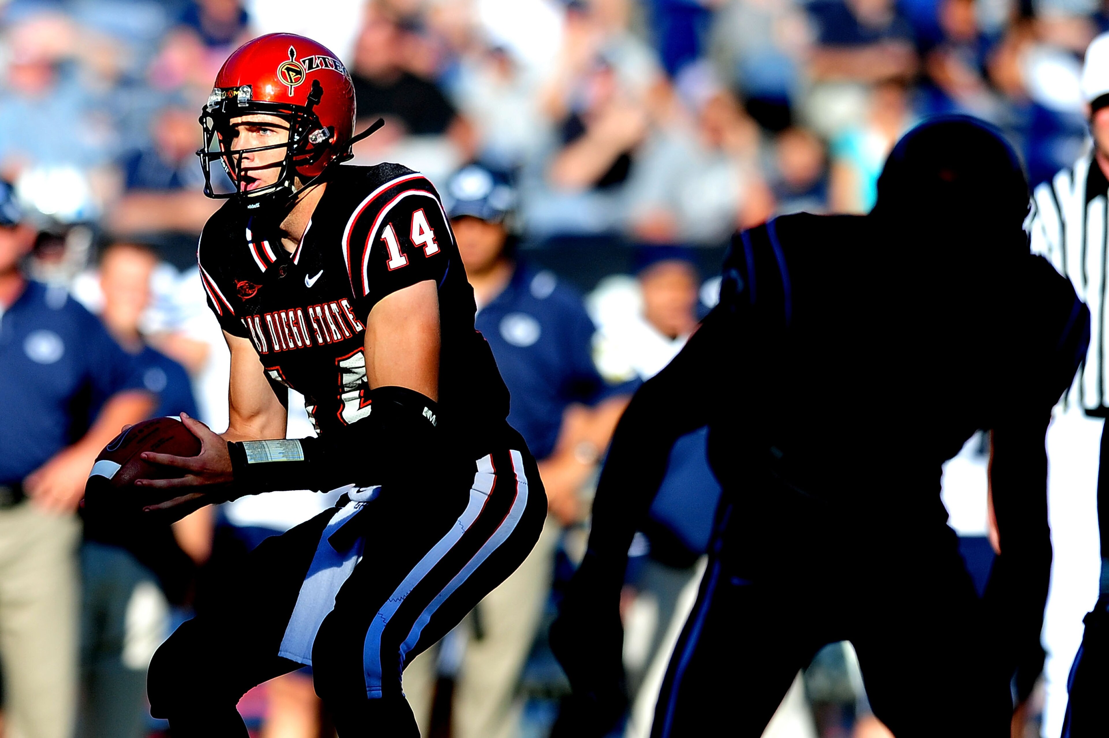 SAN DIEGO - OCTOBER 17:  Ryan Lindley #14 of San Diego State Aztecs looks to pass the ball to teamate while playing against BYU Cougars at Qualcomm Stadium on October 17, 2009 in San Diego, California.  (Photo by Jacob de Golish/Getty Images)