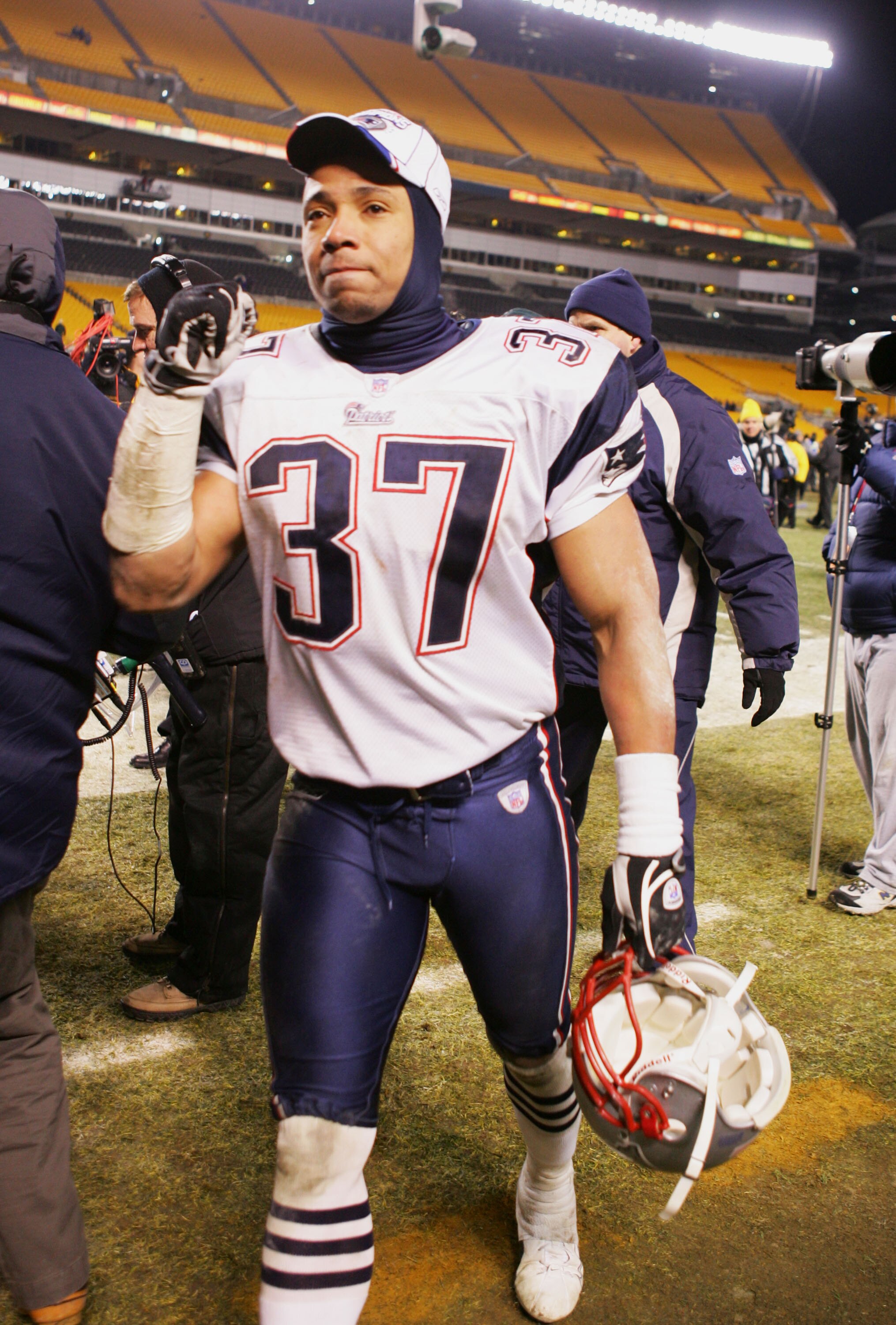 PITTSBURGH - JANUARY 23:  Defensive back Rodney Harrison #37 of the New England Patriots celebrates victory over the Pittsburgh Steelers in the AFC championship game at Heinz Field on January 23, 2005 in Pittsburgh, Pennsylvania. The Patriots defeated the
