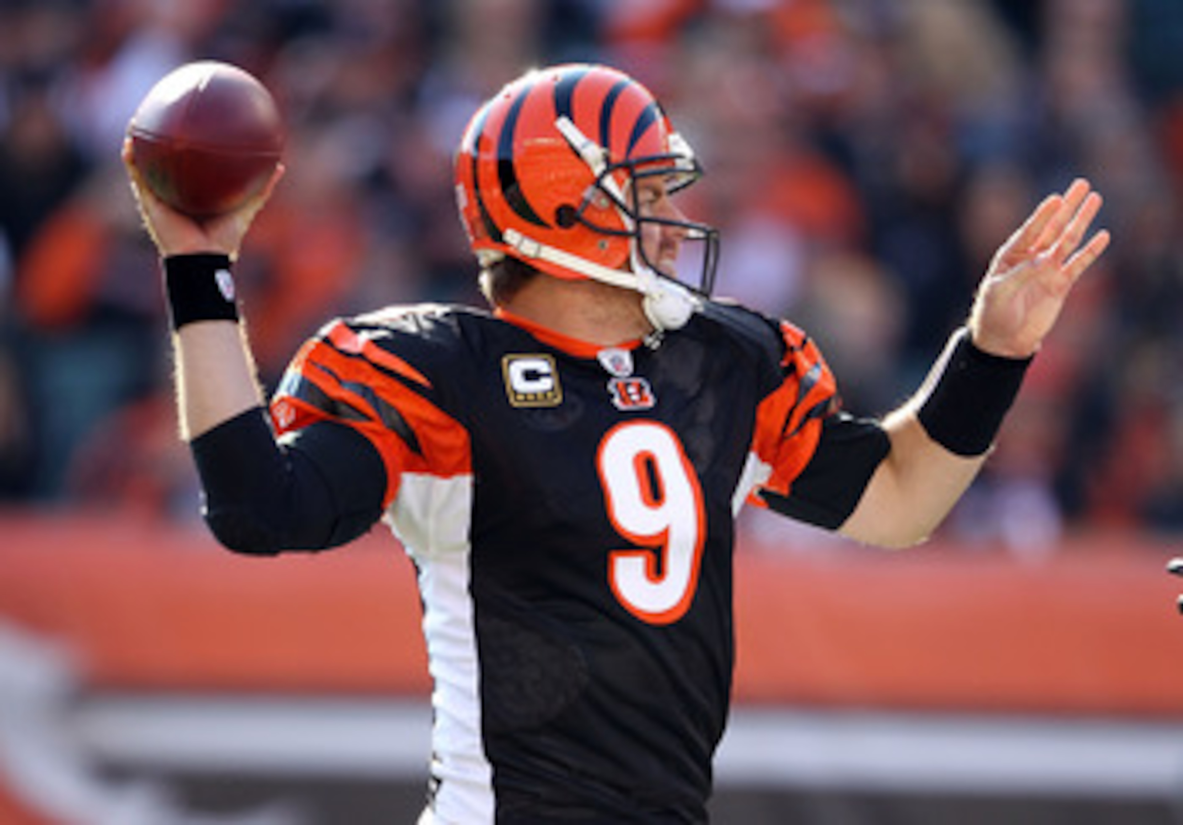 CINCINNATI - OCTOBER 31:  Carson Palmer #9 of  the Cincinnati Bengals throws a pass during the NFL game against the Miami Dolphins at Paul Brown Stadium on October 31, 2010 in Cincinnati, Ohio.  (Photo by Andy Lyons/Getty Images)