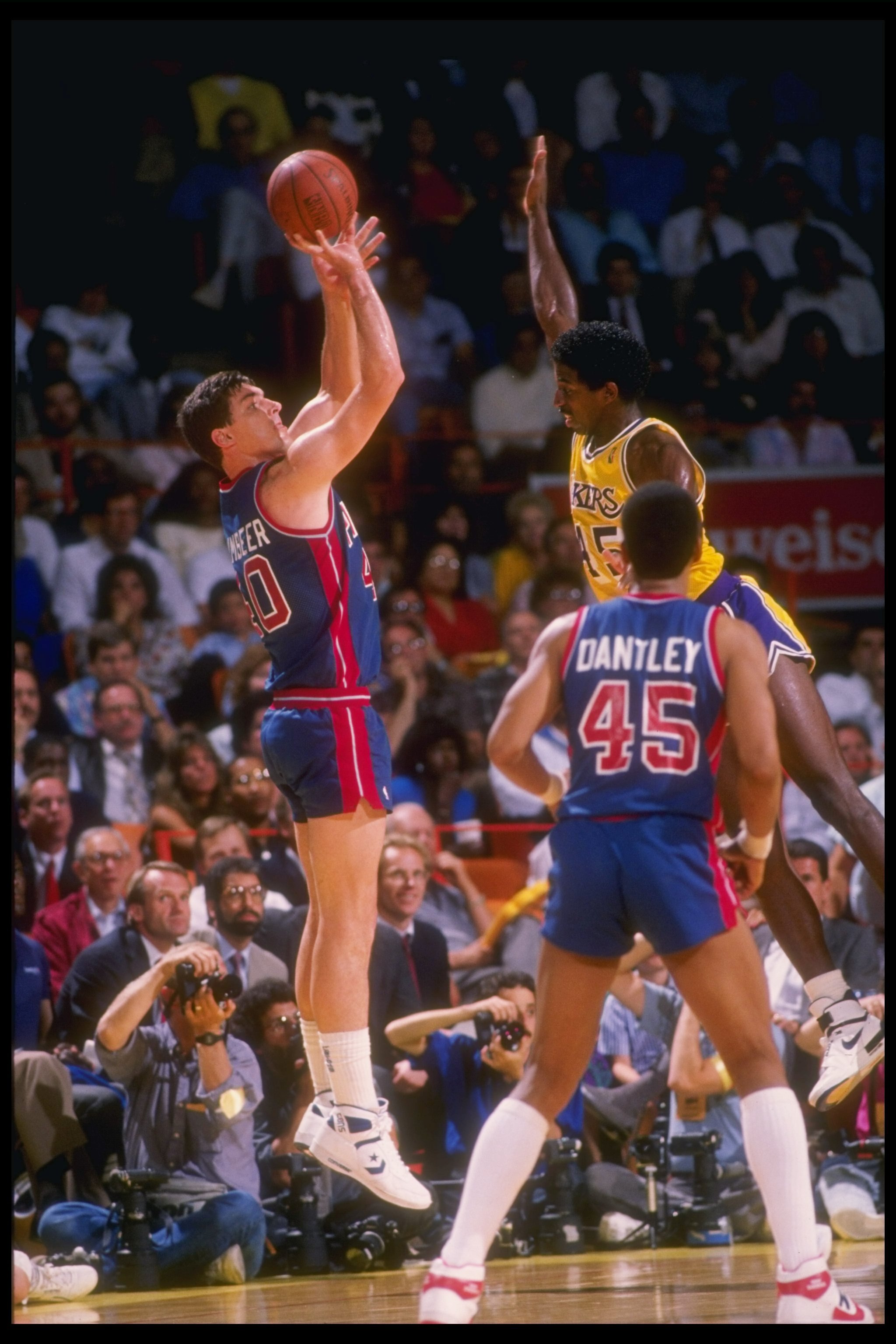 1988:  Bill Laimbeer of the Detroit Pistons shoots the ball during a game. Mandatory Credit: ALLSPORT USA  /Allsport Mandatory Credit: ALLSPORT USA  /Allsport