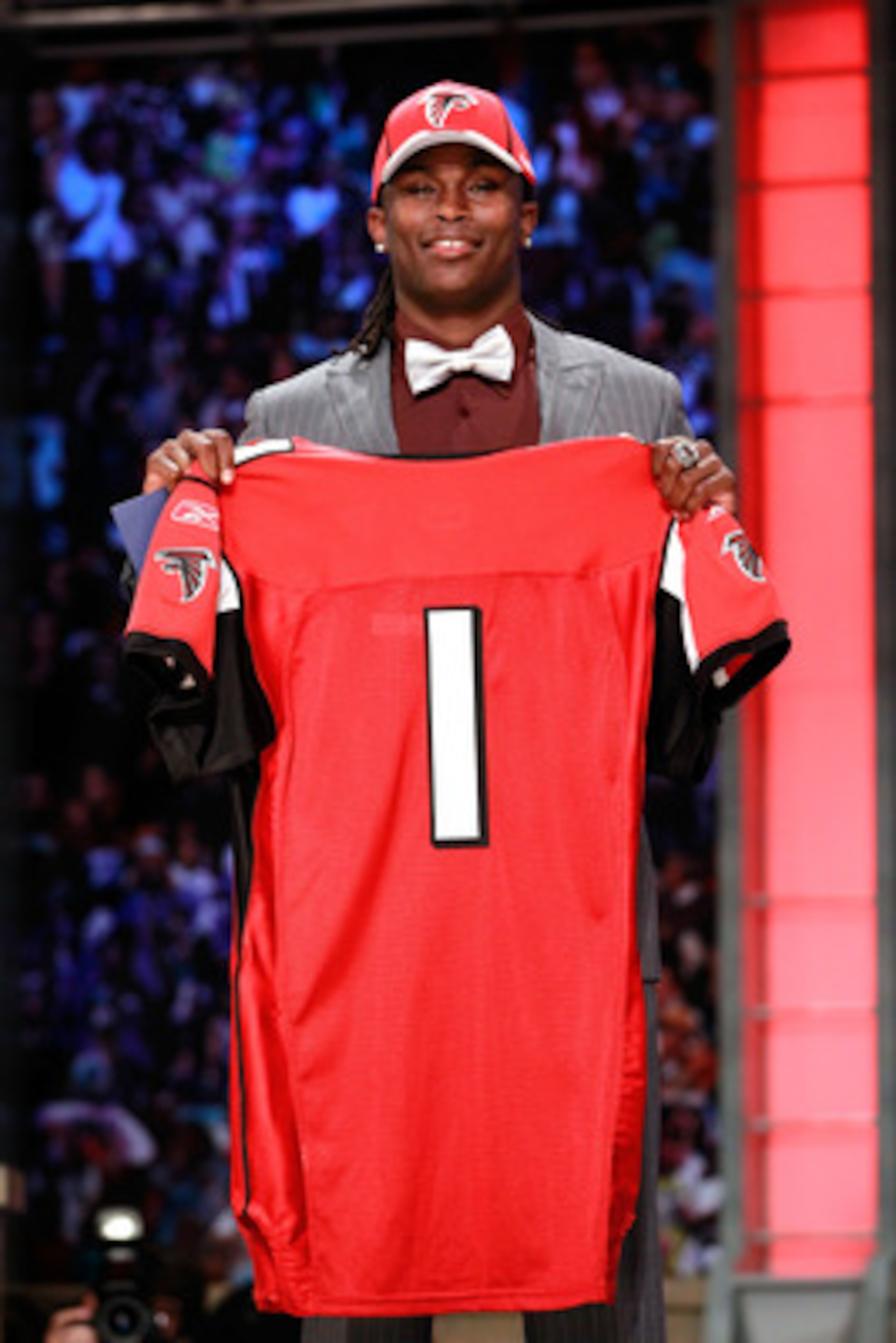 NEW YORK, NY - APRIL 28: Julio Jones, #6 overall pick by the Atlanta Falcons, holds up a jersey on stage during the 2011 NFL Draft at Radio City Music Hall on April 28, 2011 in New York City. (Photo by Chris Trotman/Getty Images) NEW YORK, NY - APRIL 28: Julio Jones, #6 overall pick by the Atlanta Falcons, holds up a jersey on stage during the 2011 NFL Draft at Radio City Music Hall on April 28, 2011 in New York City. (Photo by Chris Trotman/Getty Images)